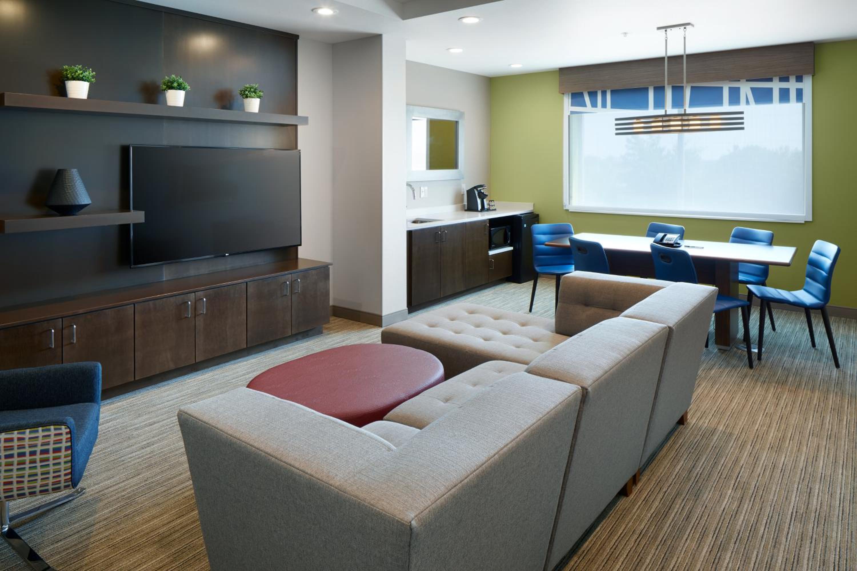 King Suite with Sofa Bed photo 3