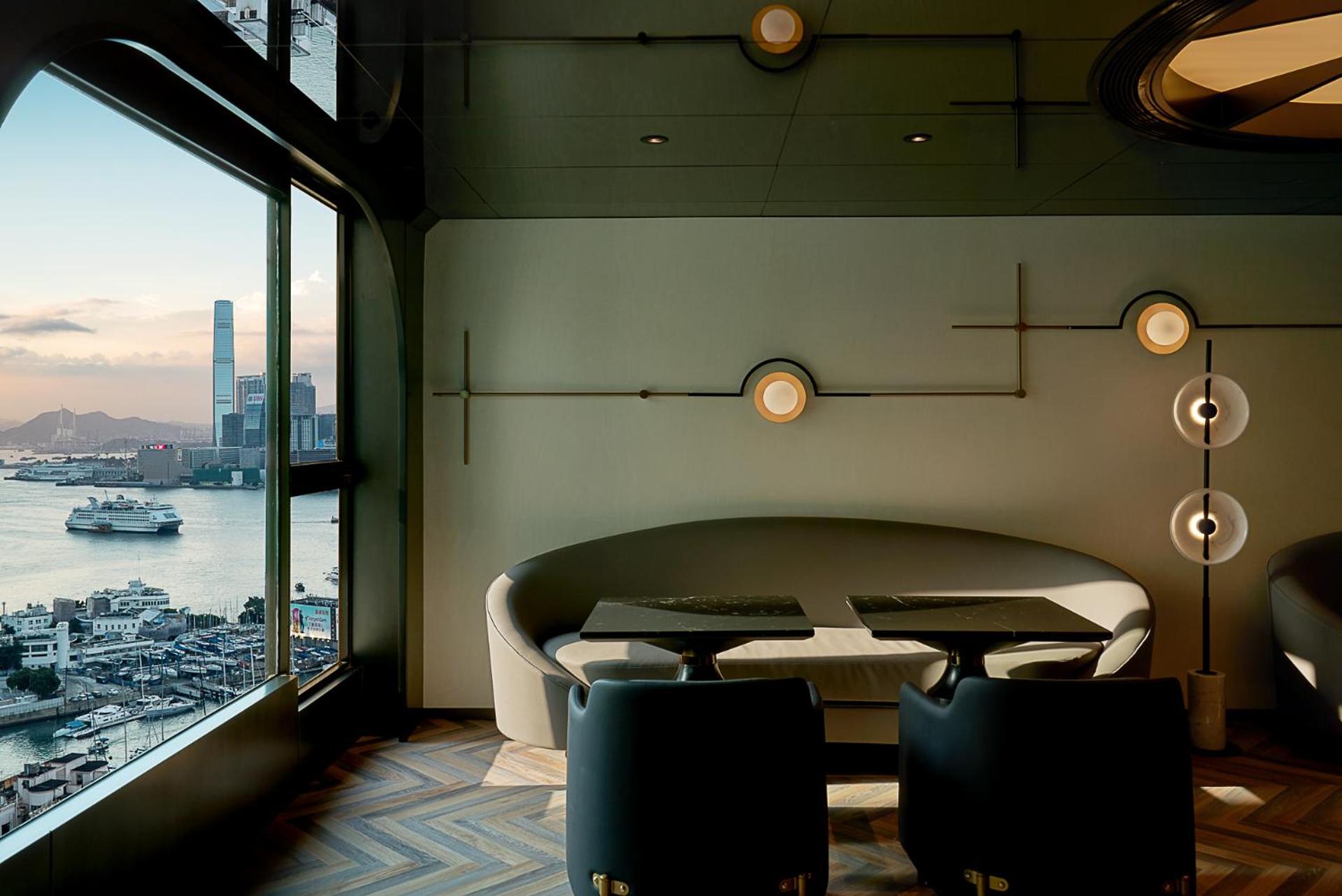 Deluxe Executive Queen Room With City View And Lounge Access - High Floor