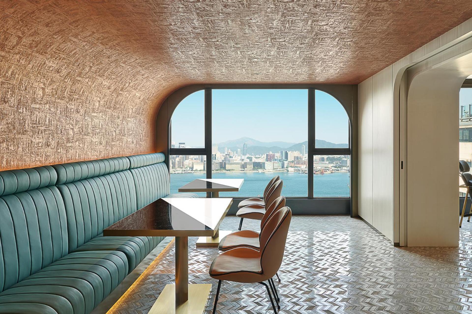 Deluxe Executive Queen Room With City View And Lounge Access - High Floor