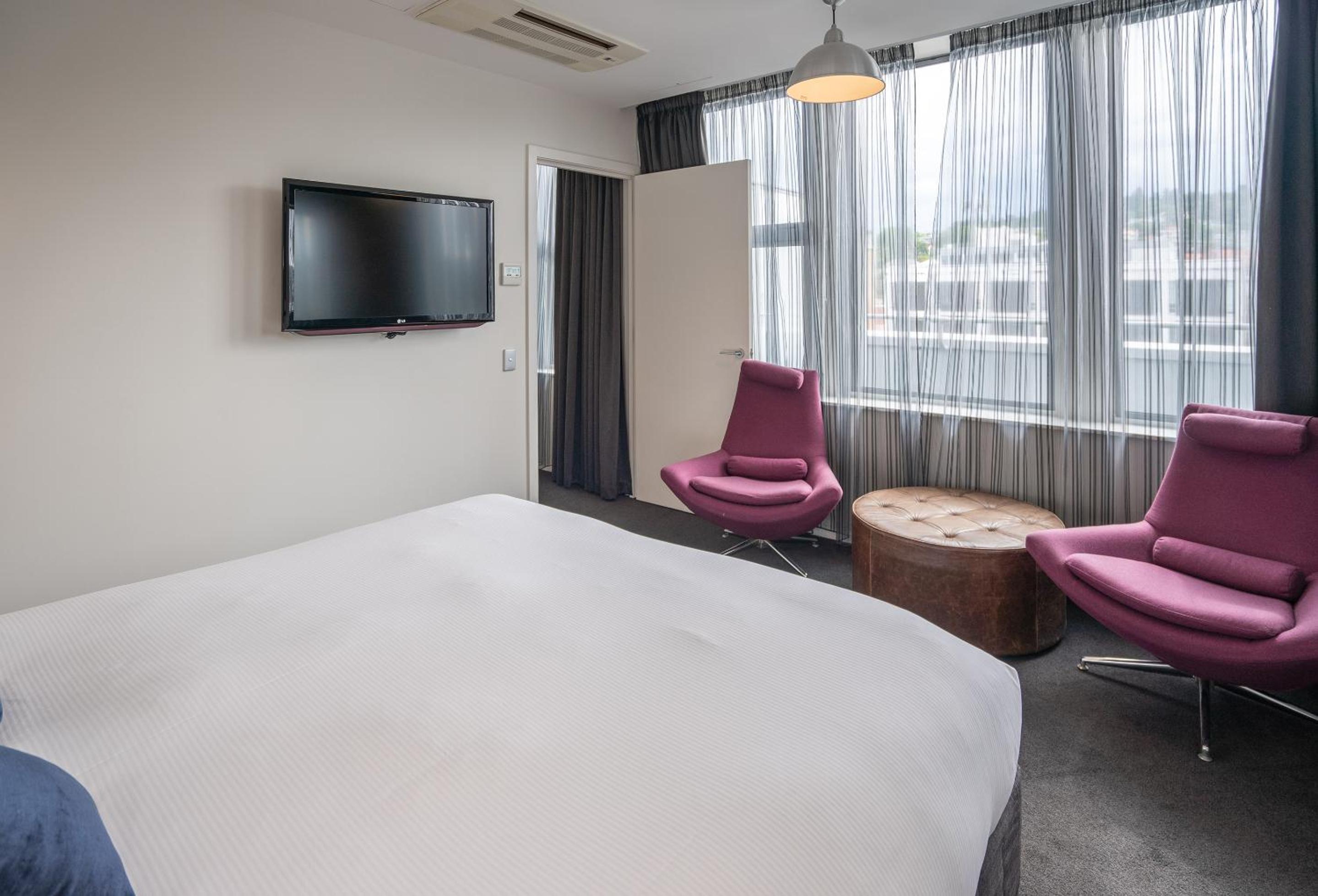 Executive One-Bedroom Suite - Photo 5