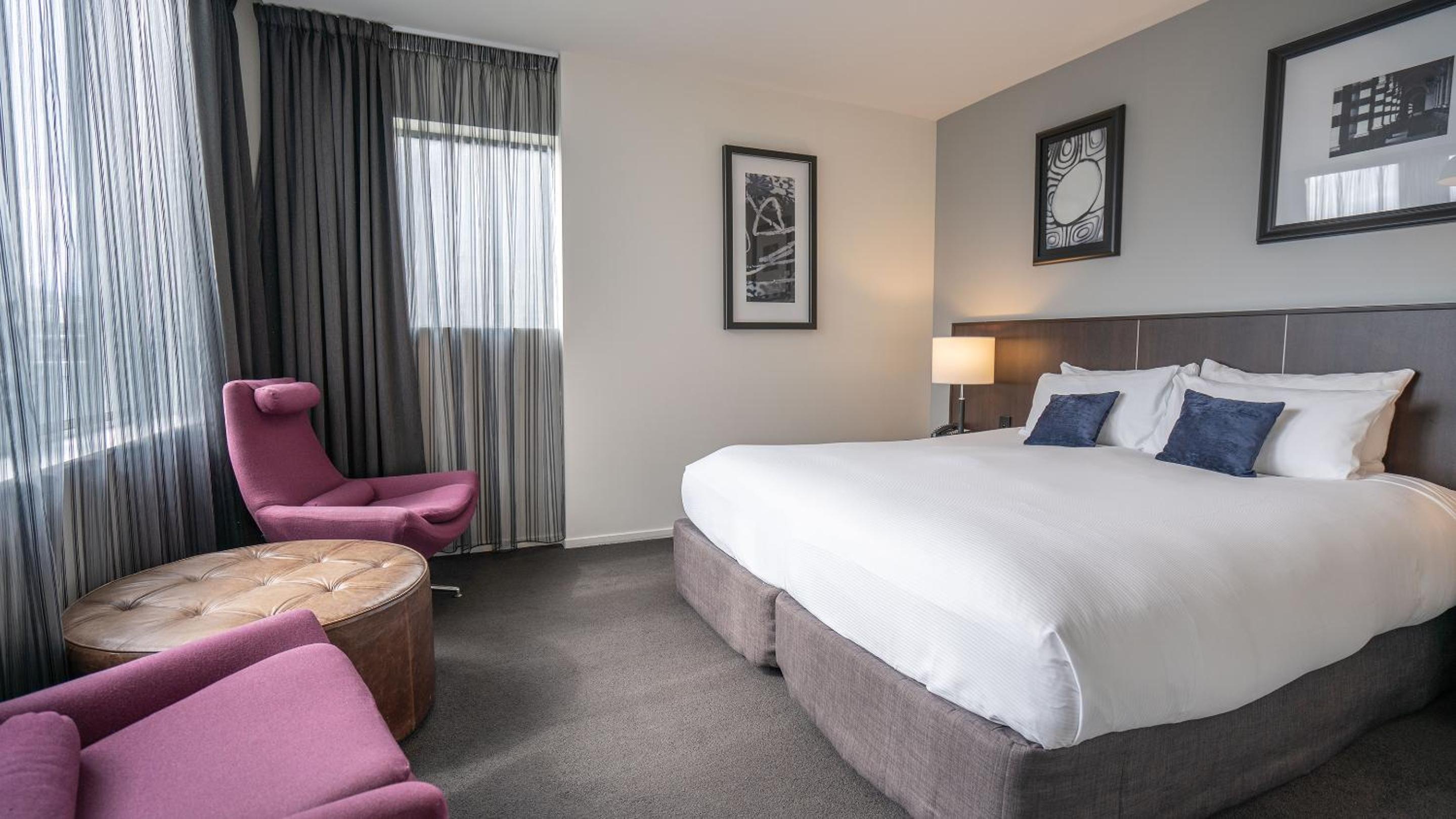 Executive One-Bedroom Suite - Photo 2