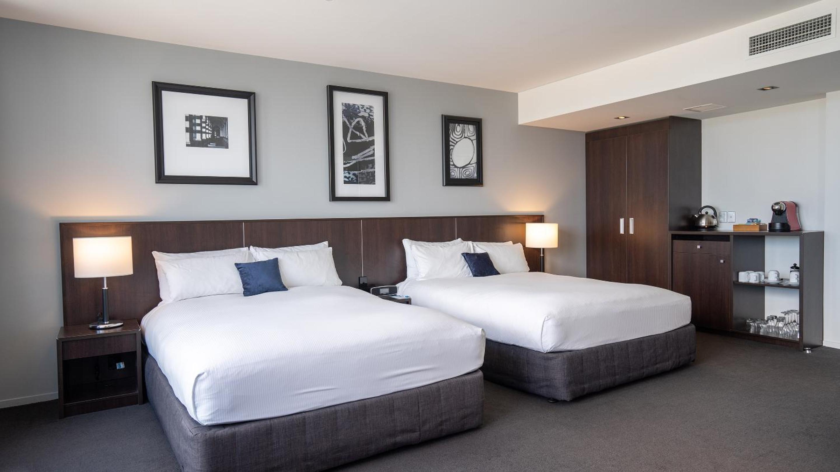 Executive Queen Room with Two Queen Beds - Photo 4