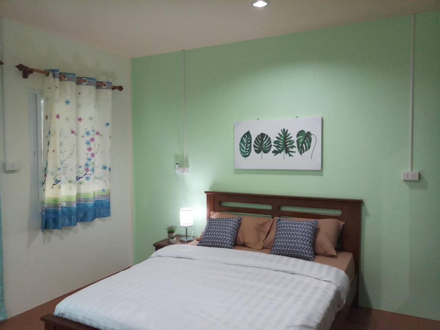 One-Bedroom House - Photo 4