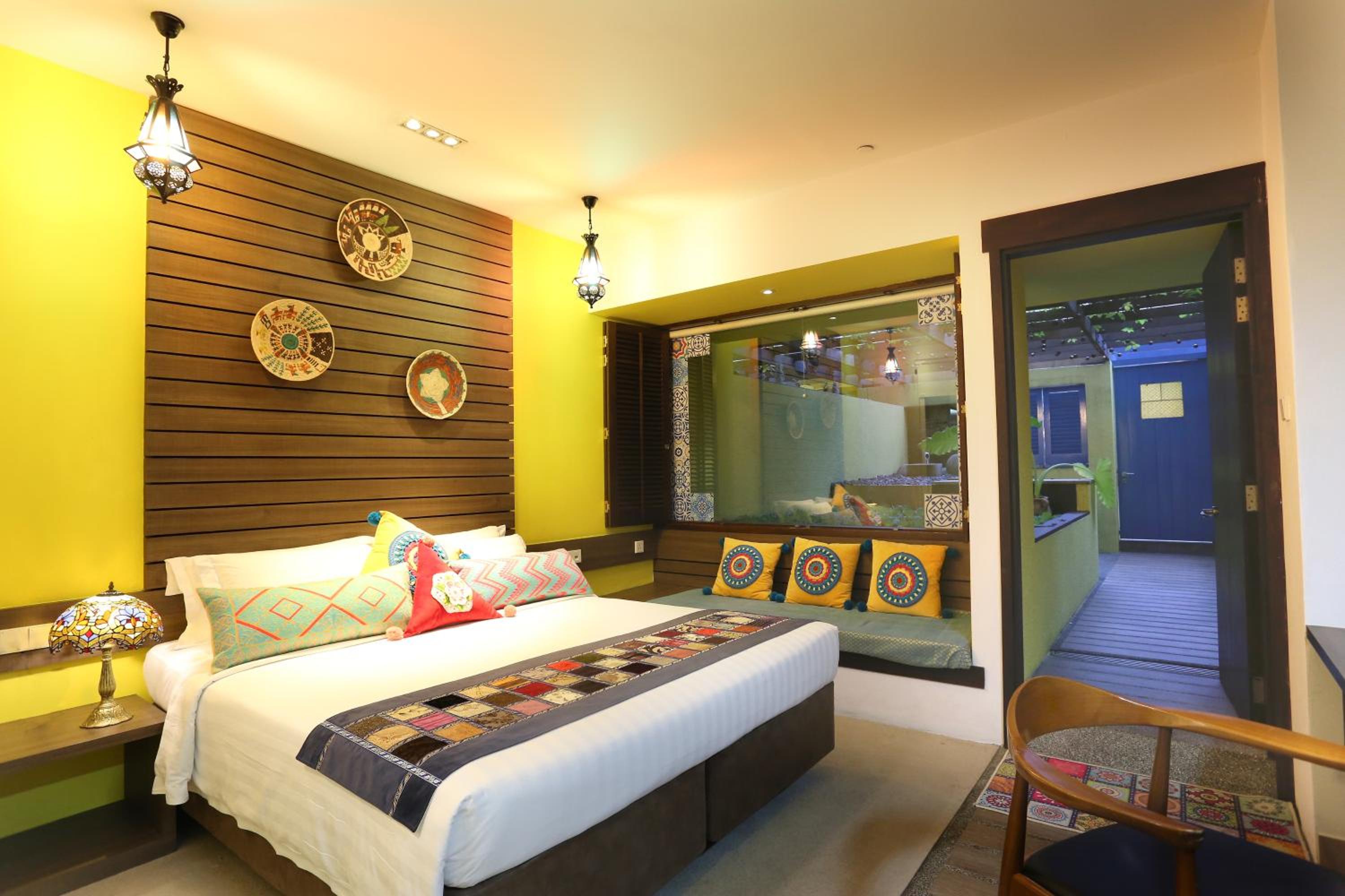 Theme Courtyard Club Room with Lounge Access