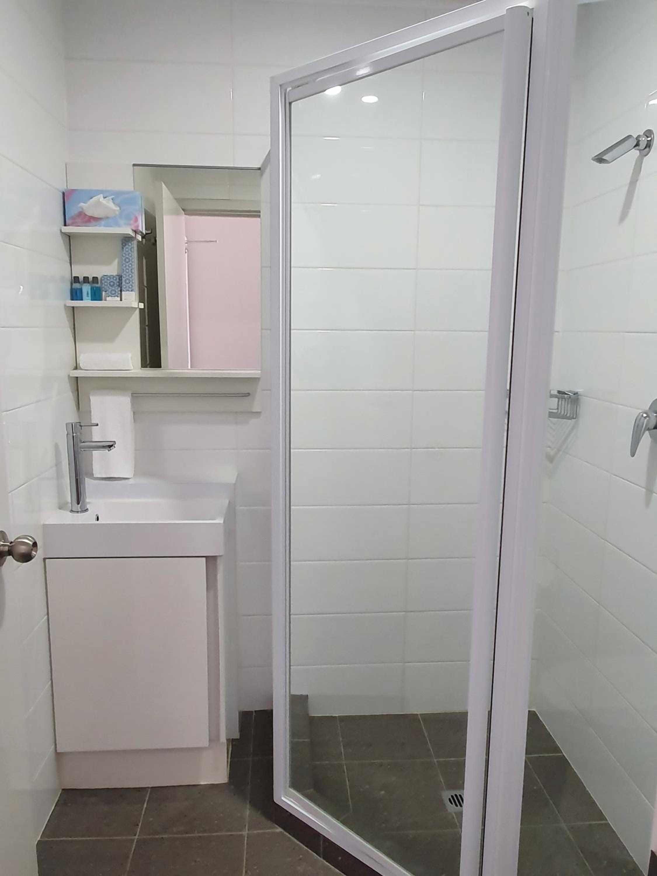Twin Room - Photo 5