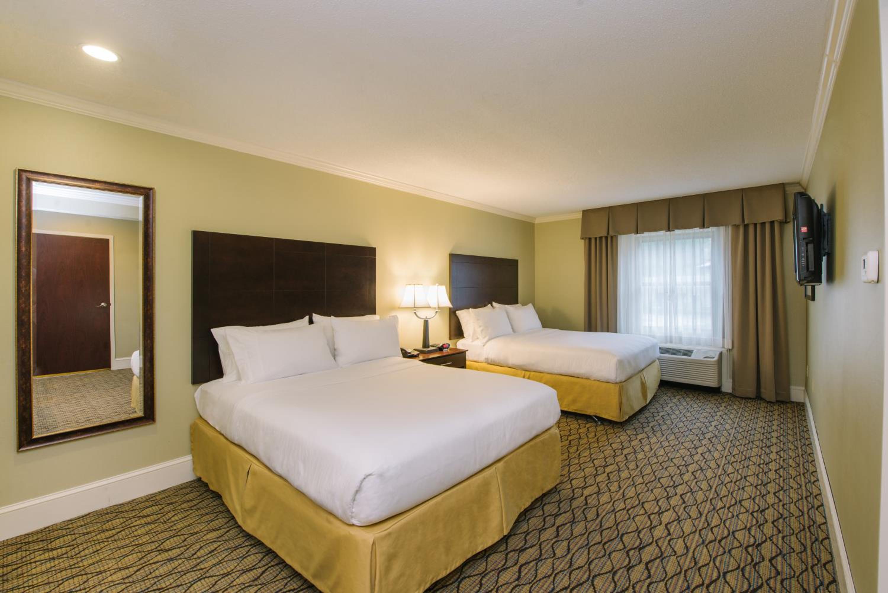 Suite with Two Queen Beds - Communications Access - Photo 1