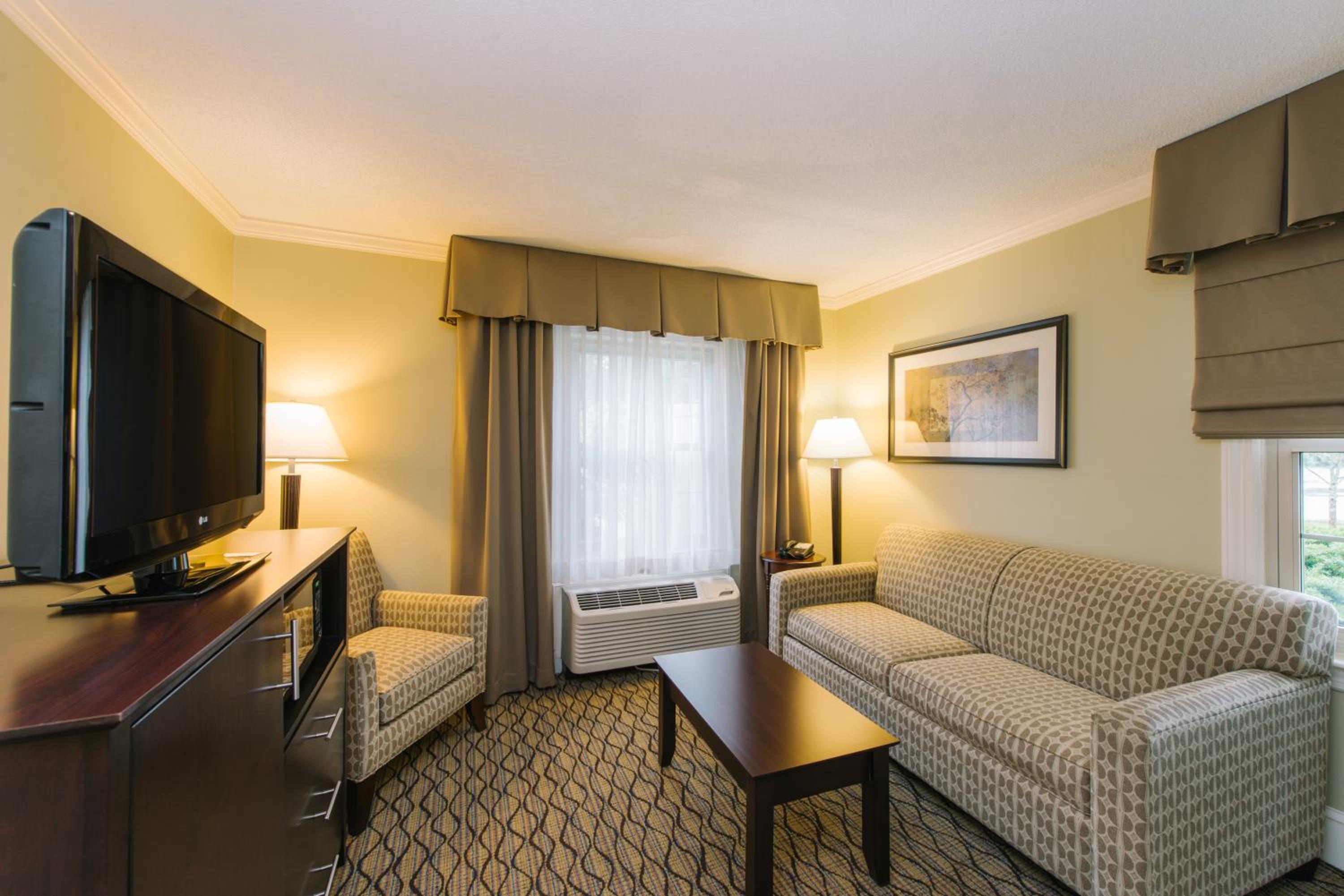 Suite with Two Queen Beds - Communications Access - Photo 2