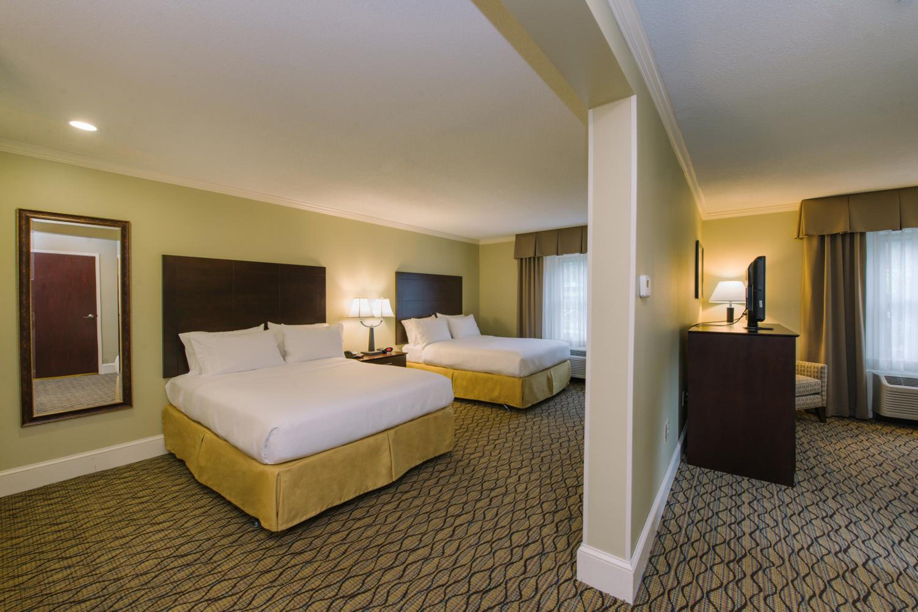 Suite with Two Queen Beds - Communications Access - Photo 6