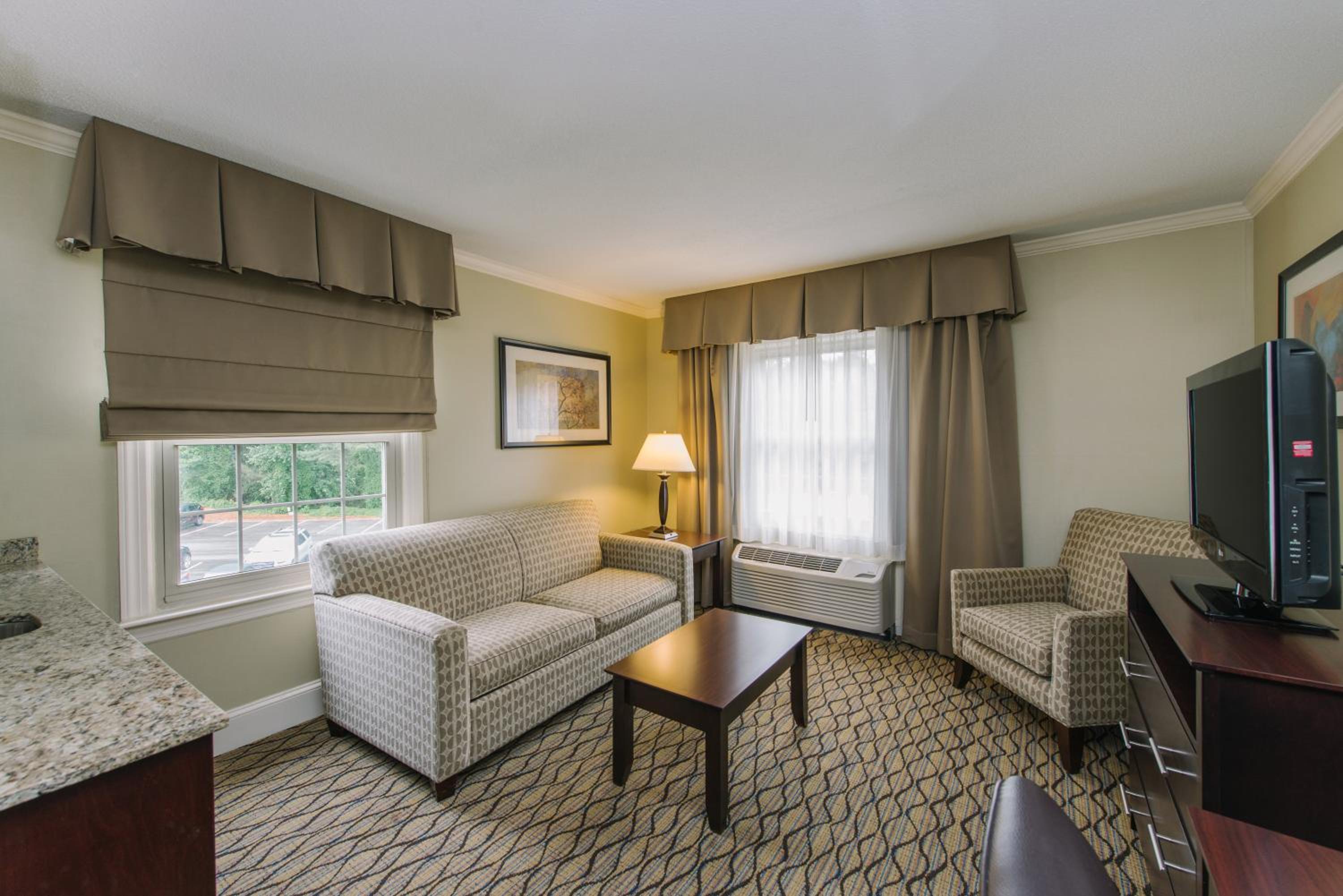 Suite with Two Queen Beds - Communications Access - Photo 5