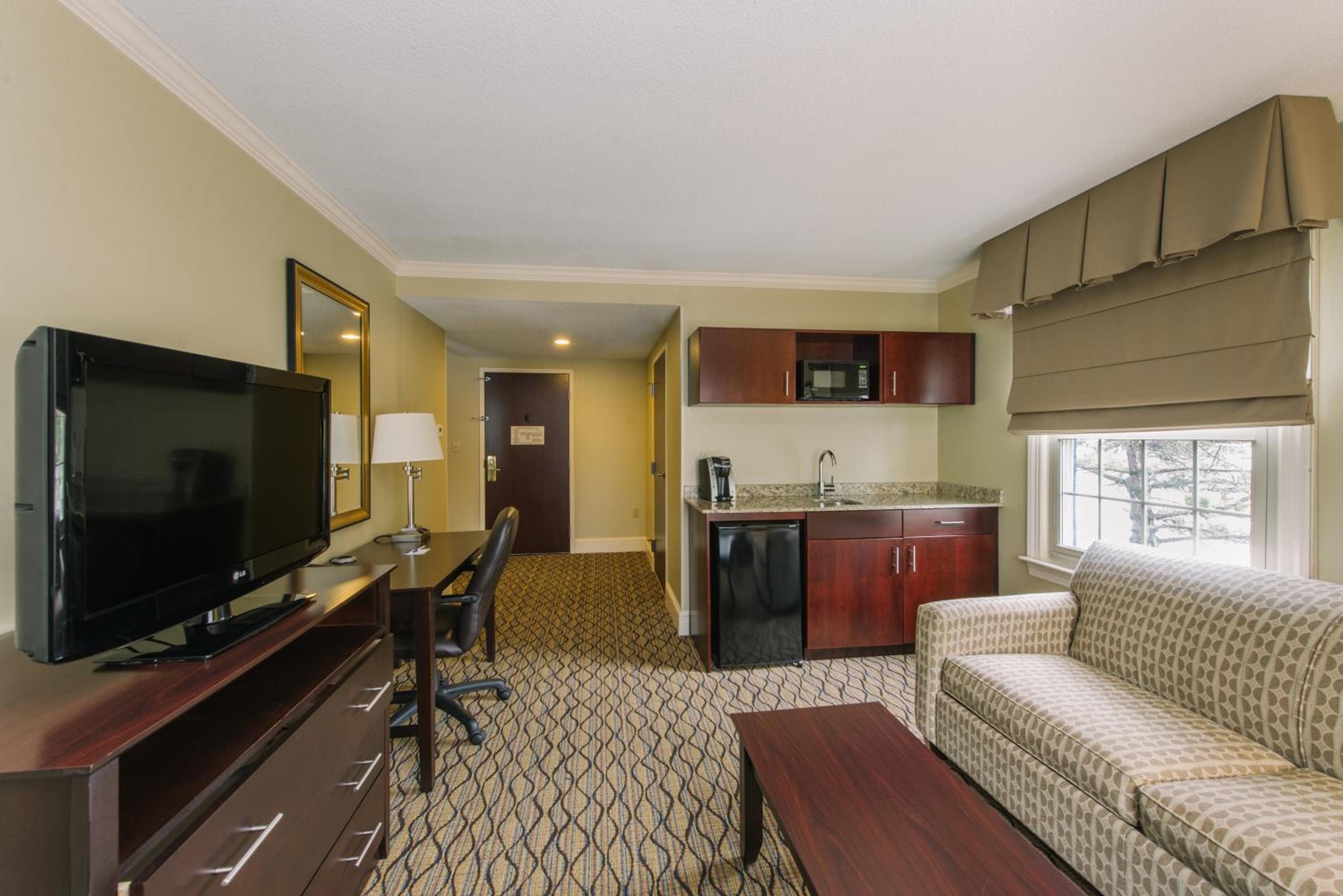 Suite with Two Queen Beds - Communications Access - Photo 3