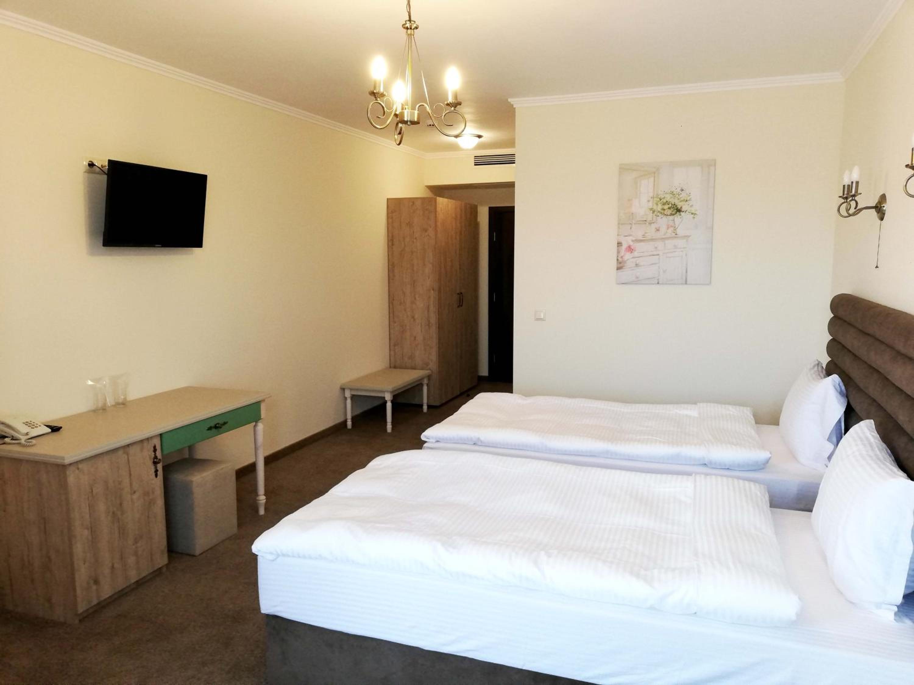 Double or Twin Room - Photo 6