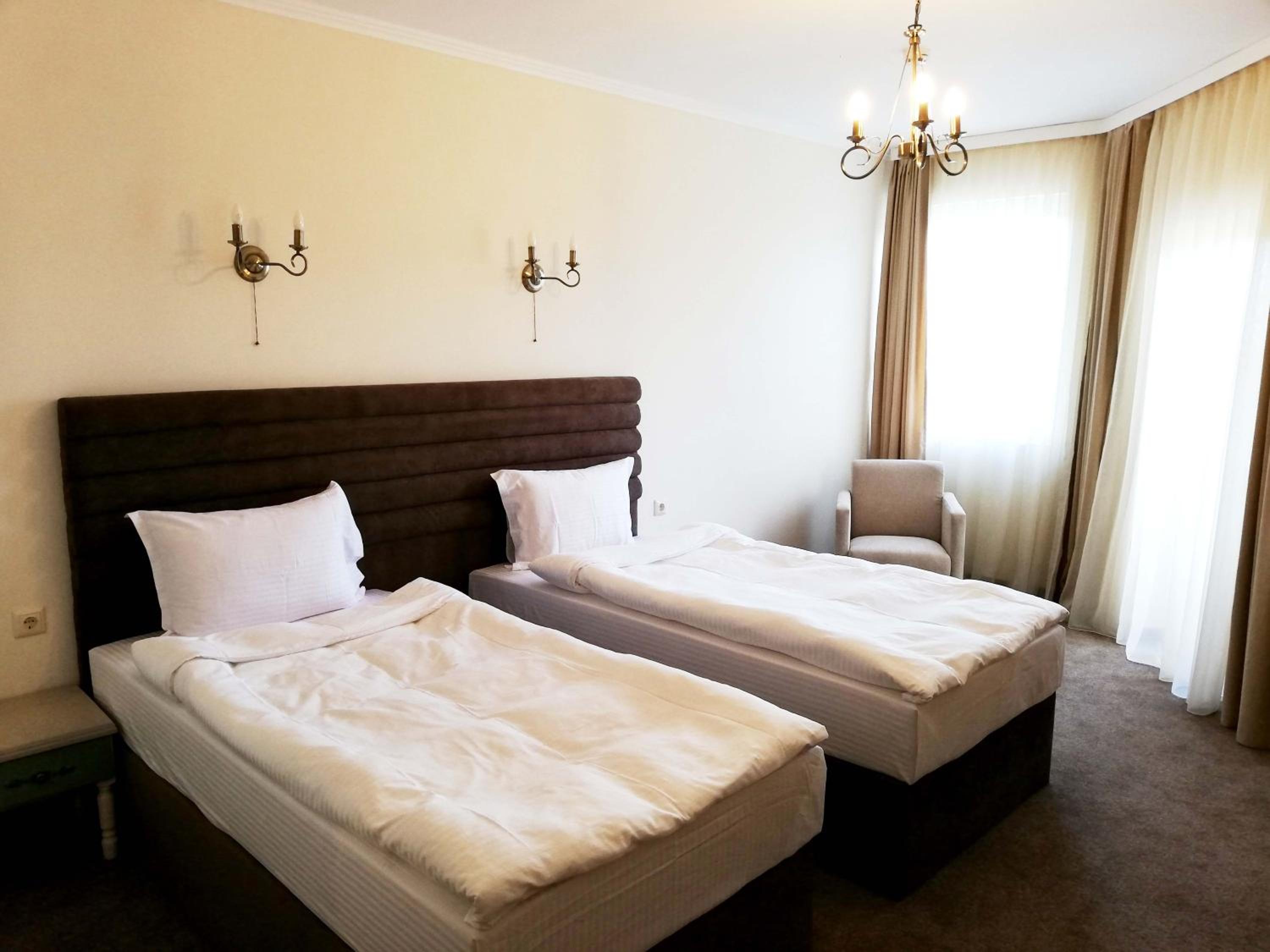 Double or Twin Room - Photo 4