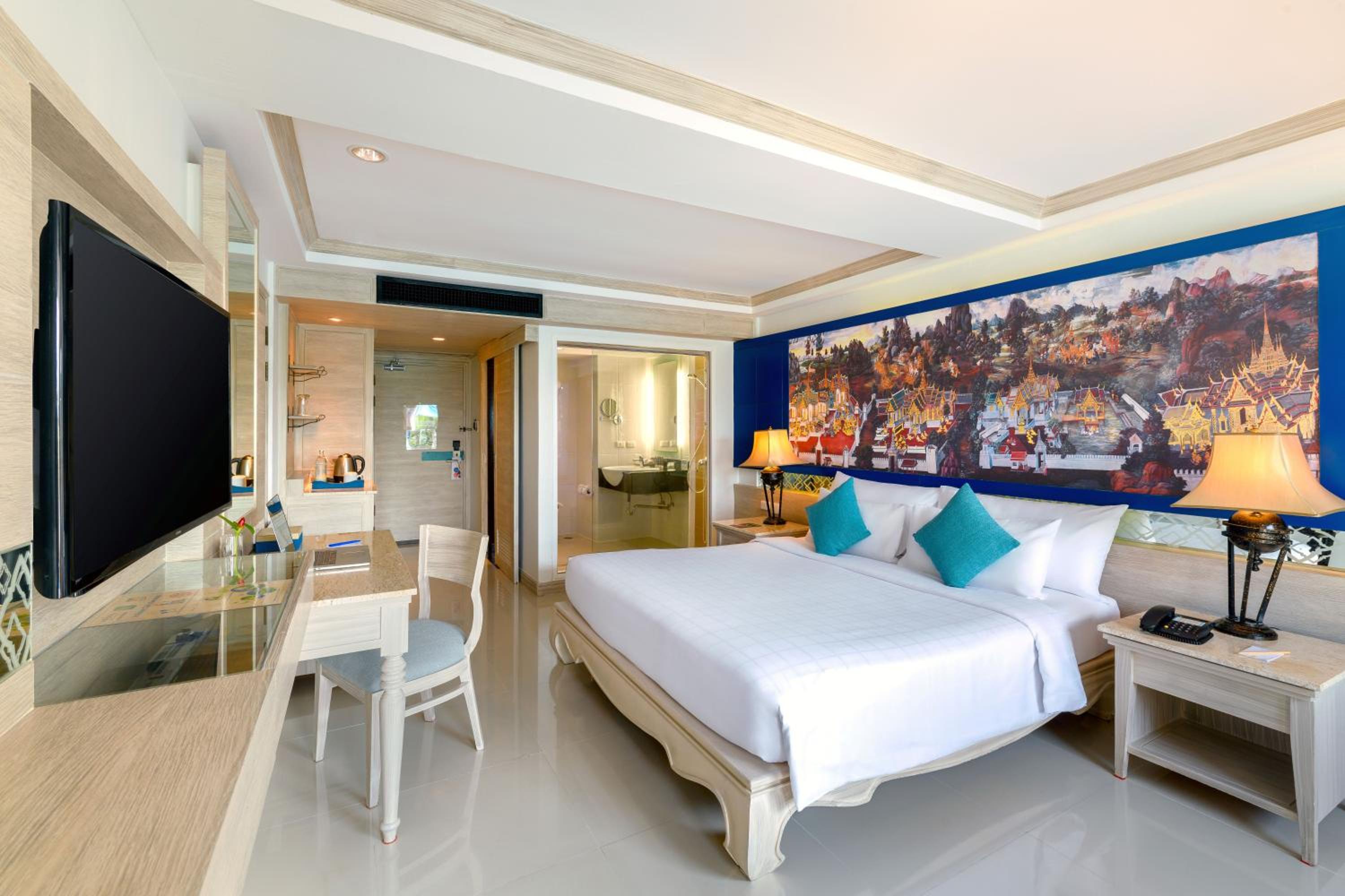 Deluxe Pool Access Room, 1 King Bed - Photo 5