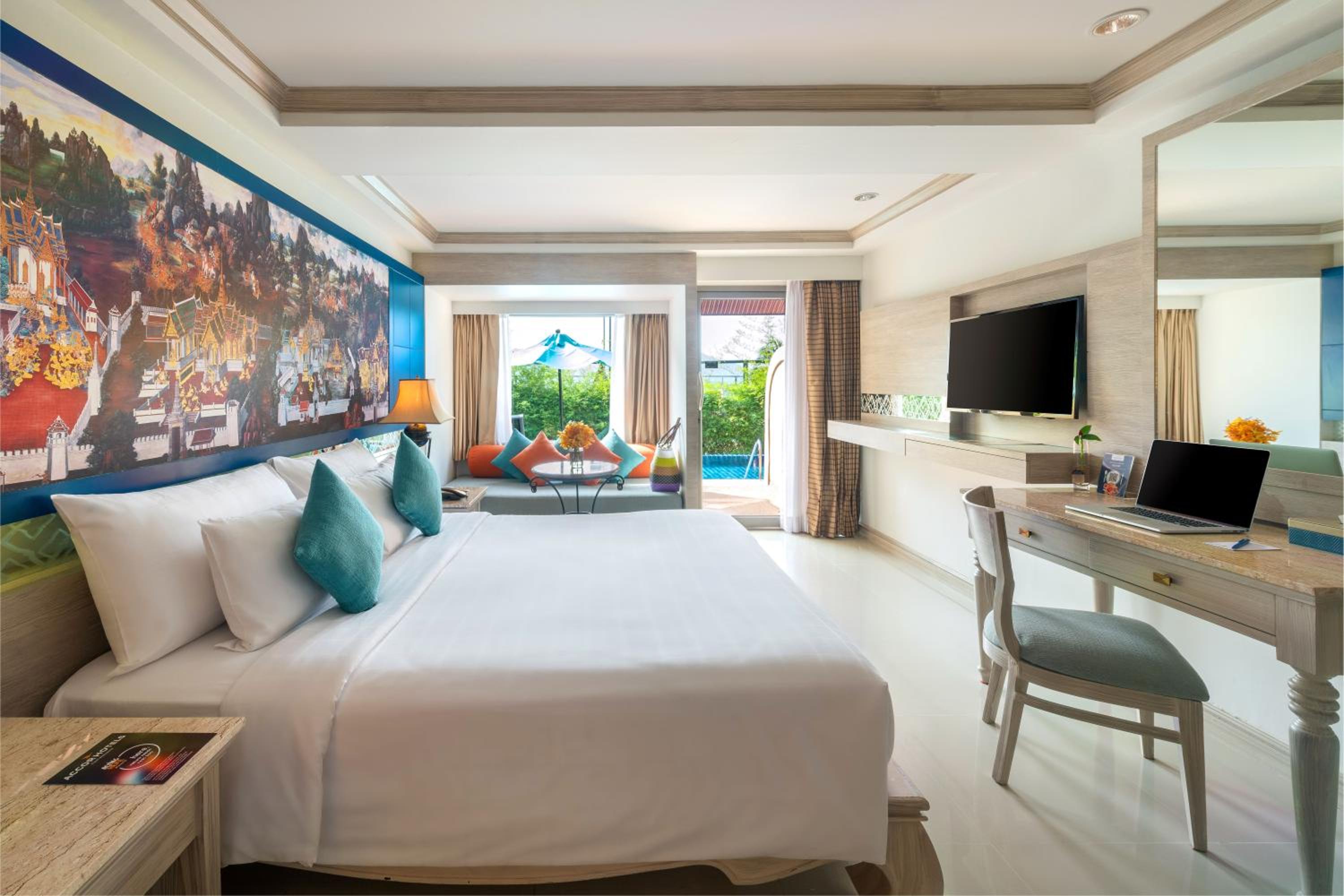 Deluxe Pool Access Room, 1 King Bed - Photo 6