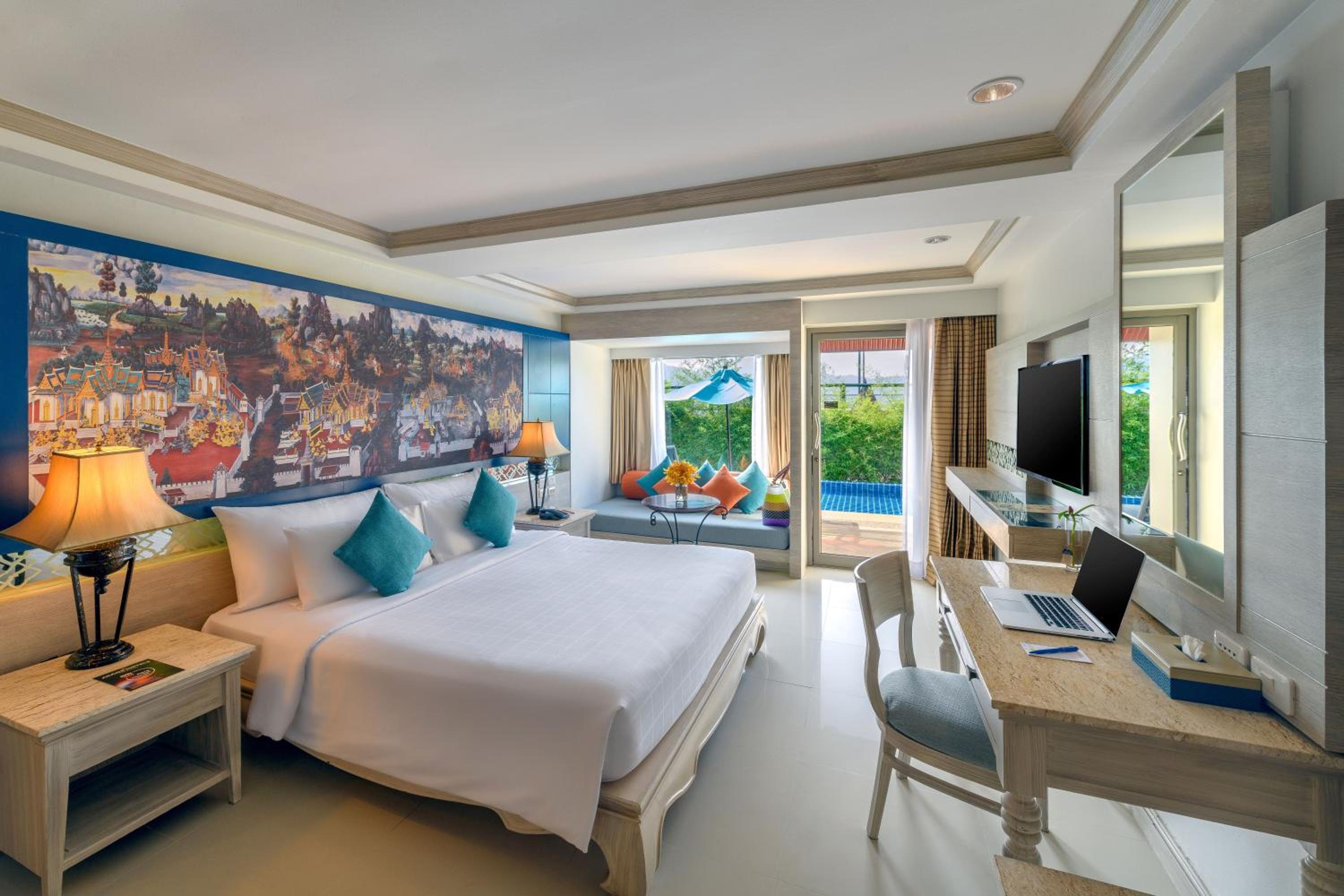 Deluxe Pool Access Room, 1 King Bed - Photo 12
