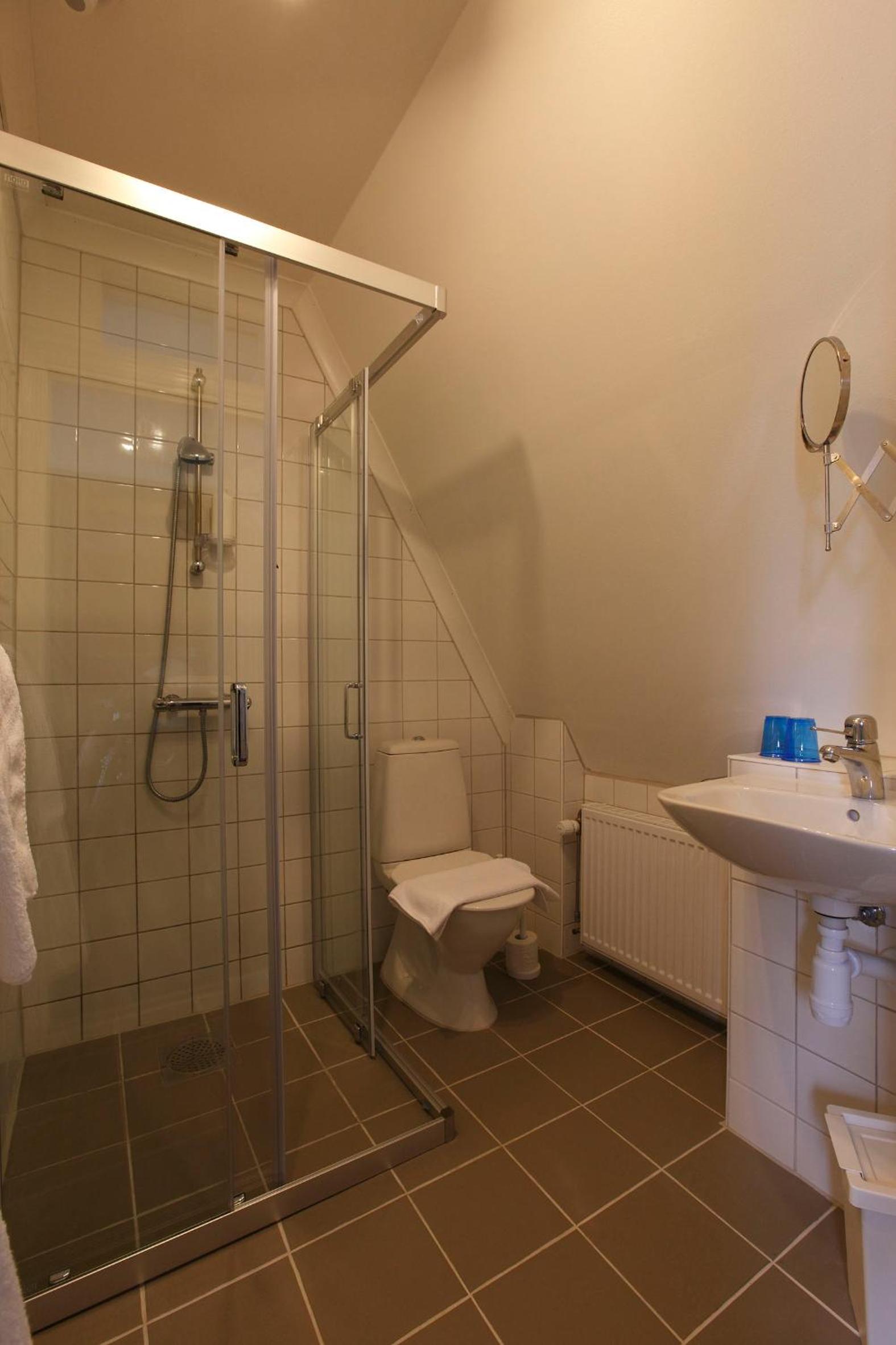 Large Double Room - Photo 16