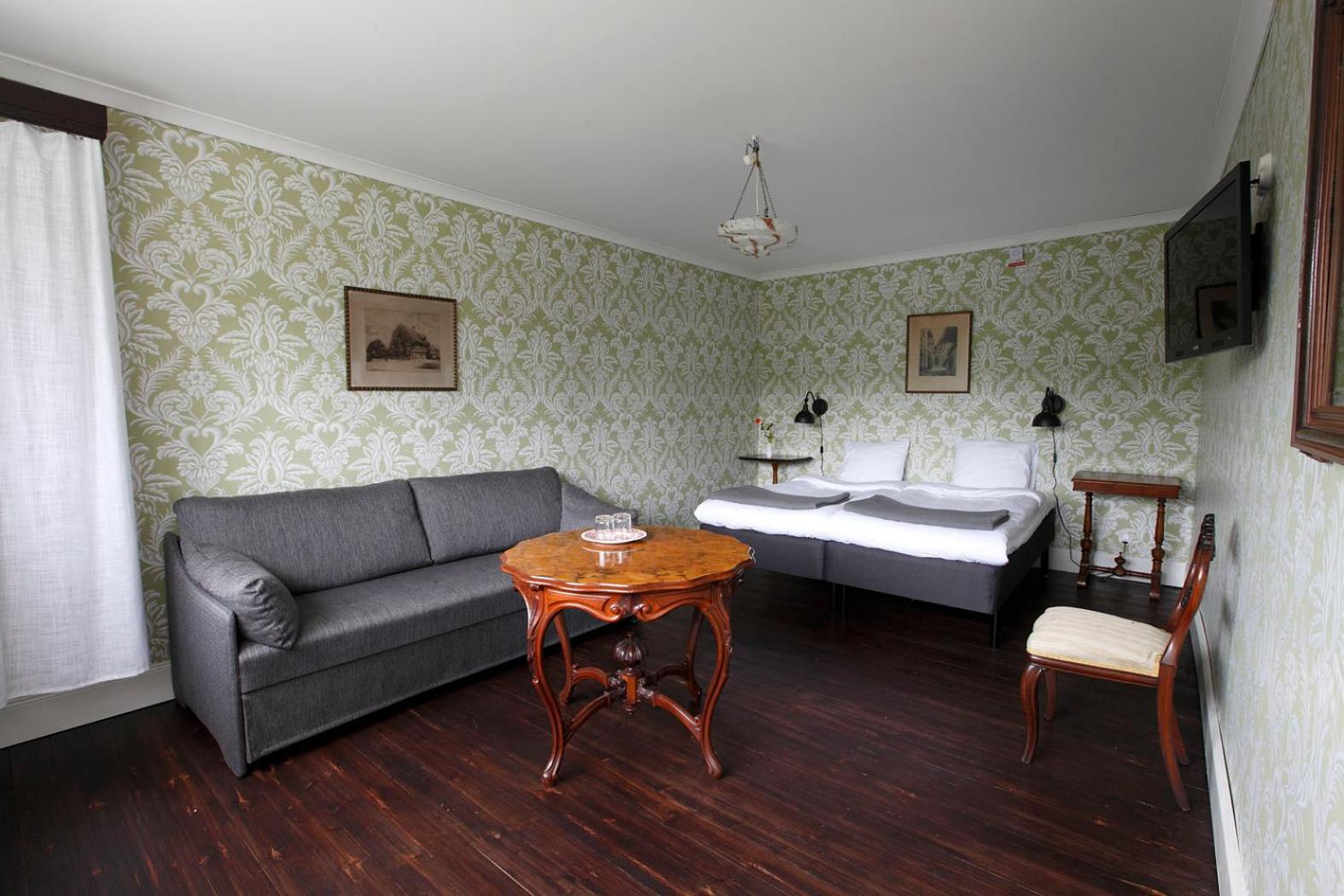 Large Double Room - Photo 17
