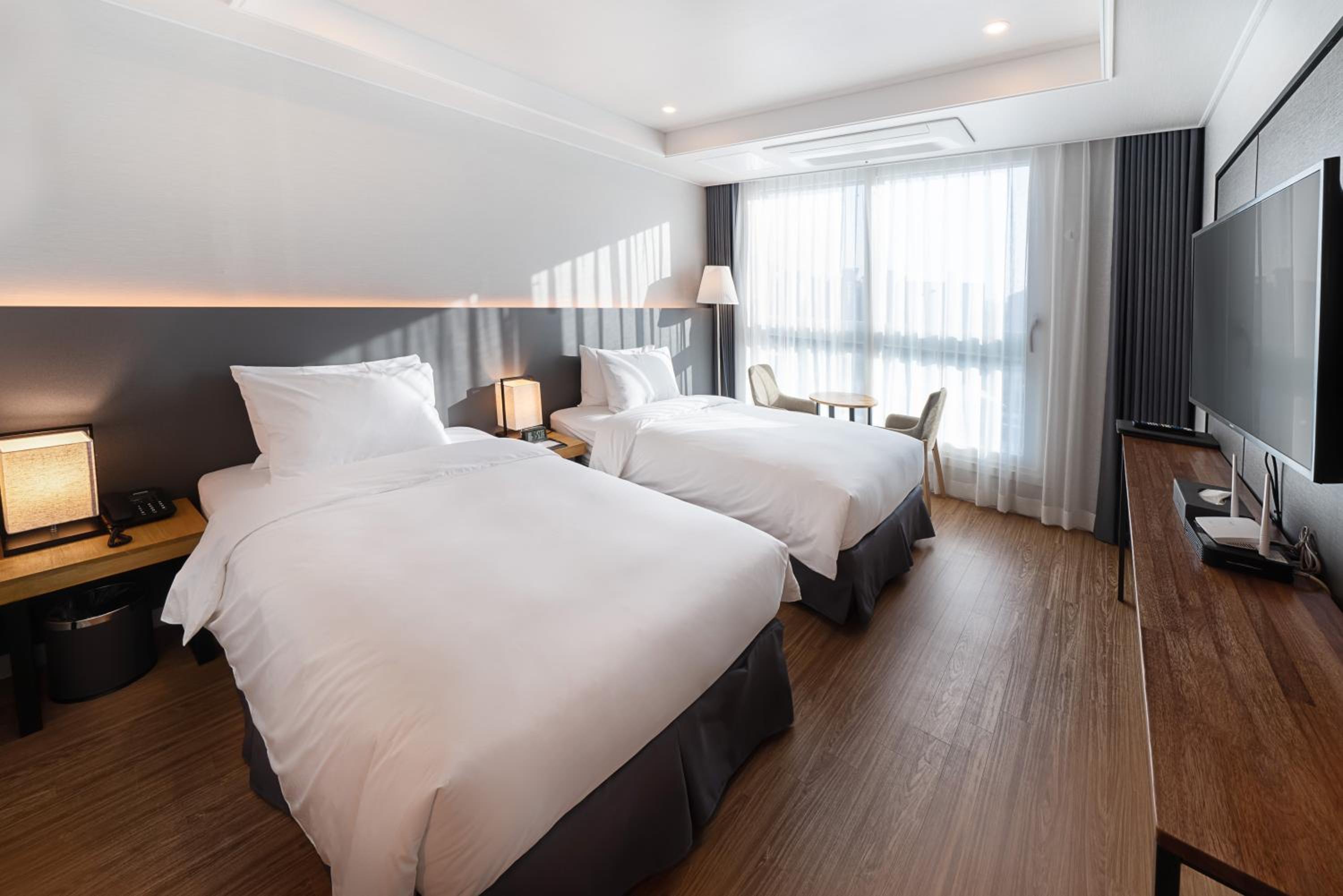 Twin Room - Photo 7