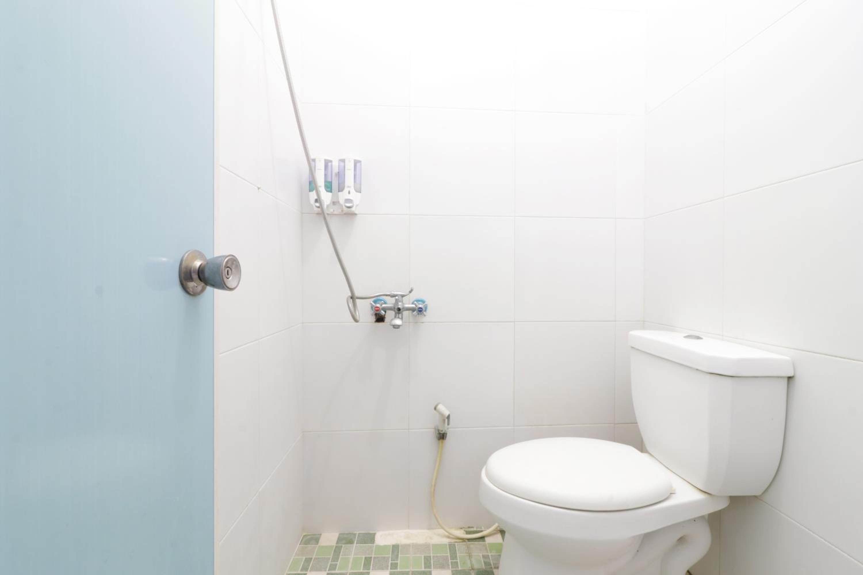 Standard Double Room - Photo 8
