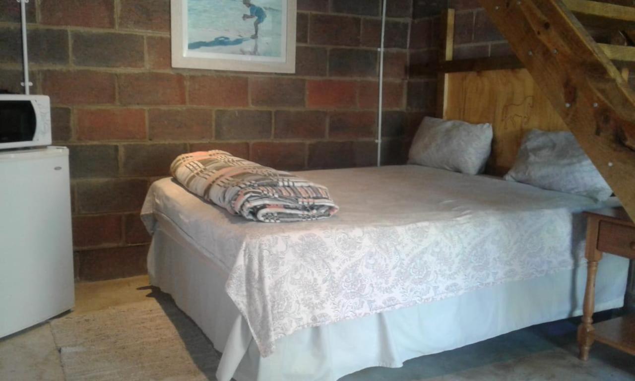 Double Room with Pool View - Photo 9