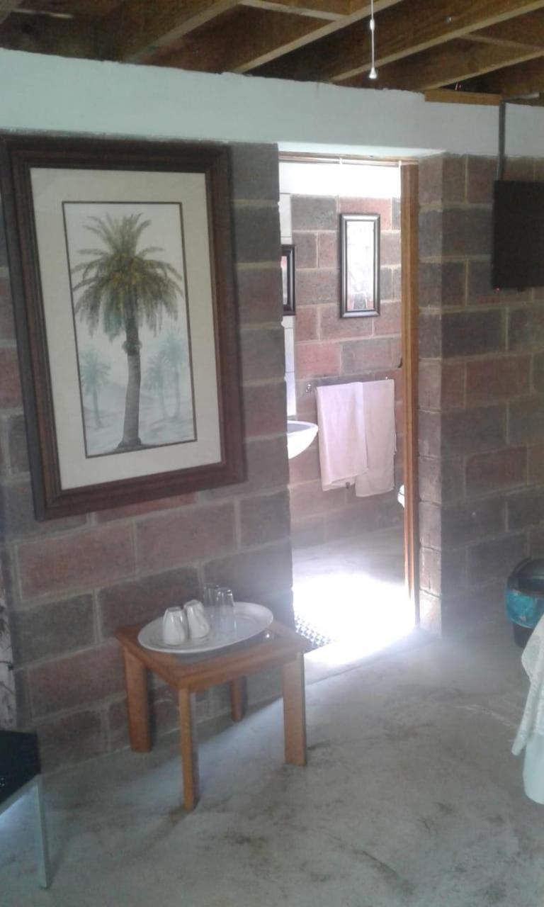 Double Room with Pool View - Photo 6
