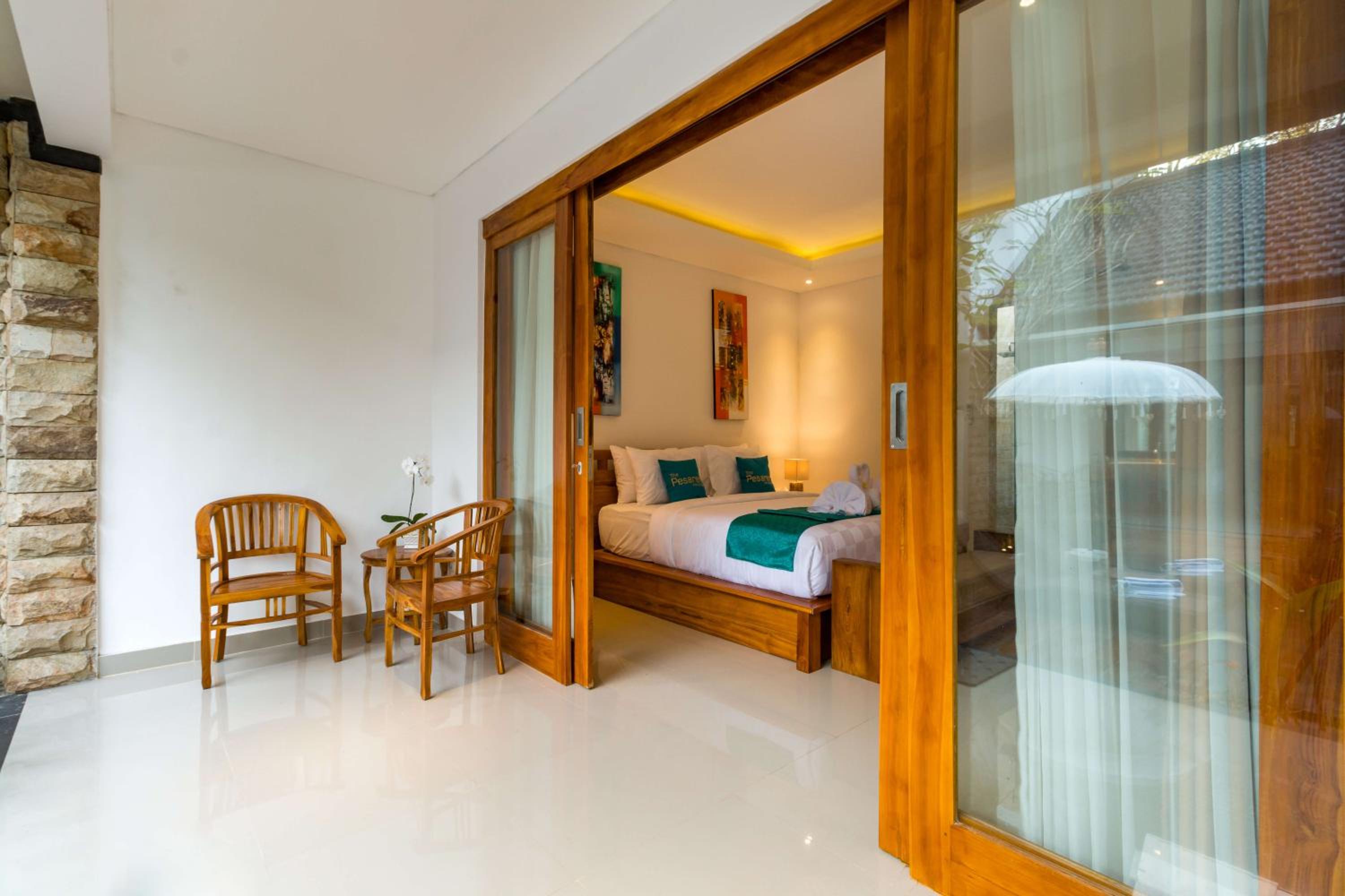 King Suite with Pool View - Photo 5