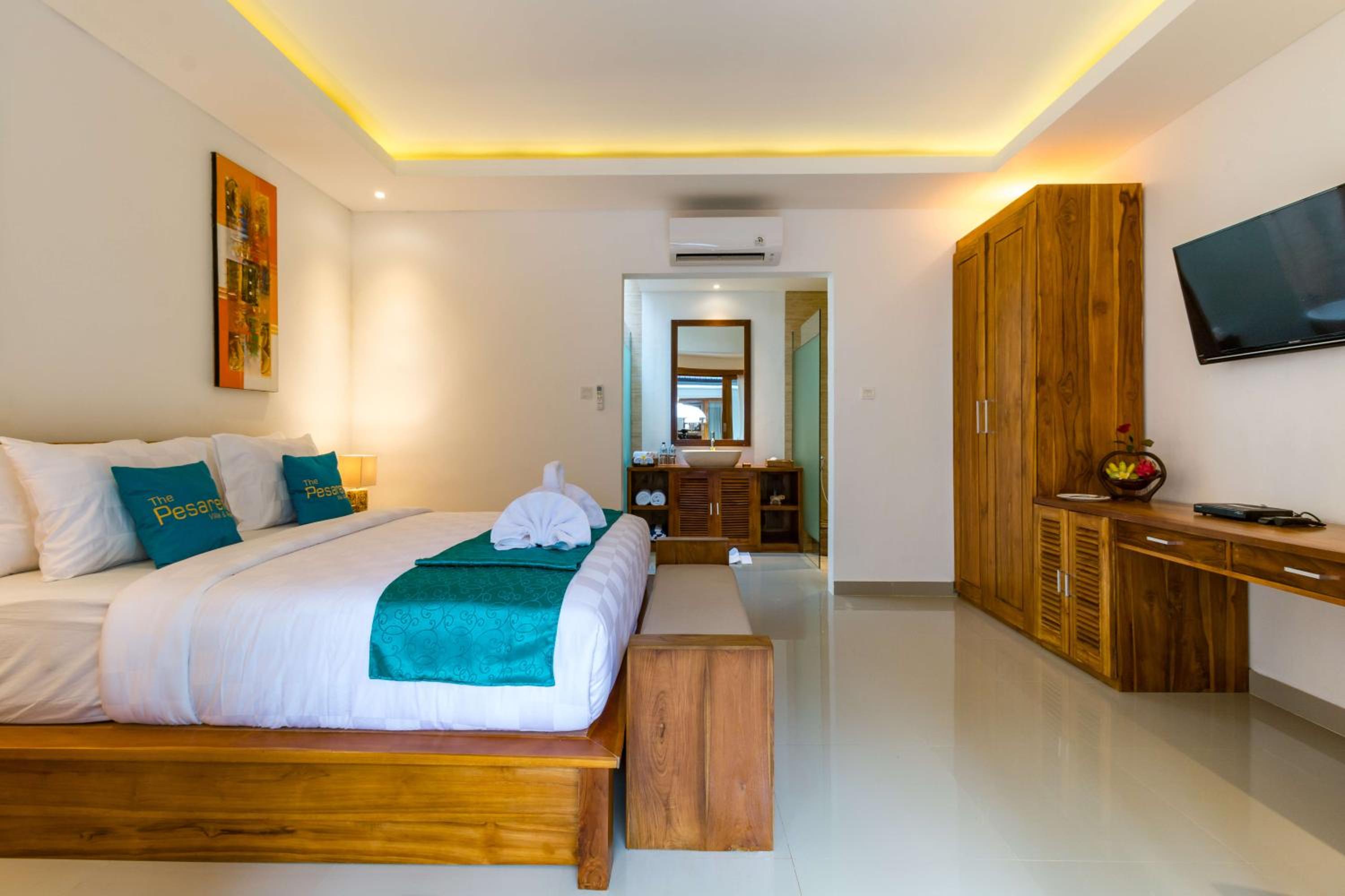 King Suite with Pool View - Photo 9