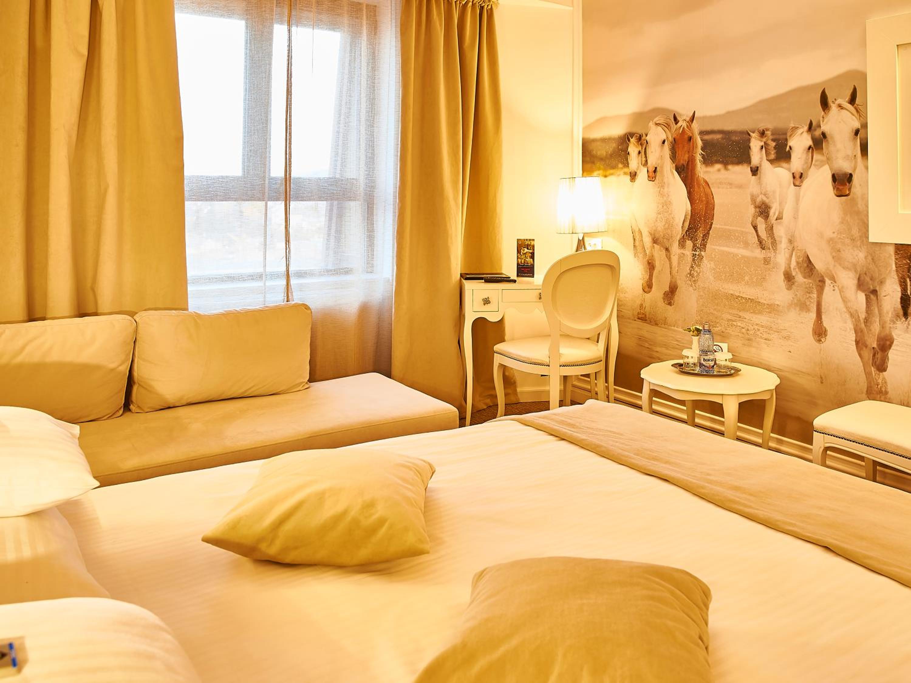 Deluxe Double Room with Sofa - Photo 2