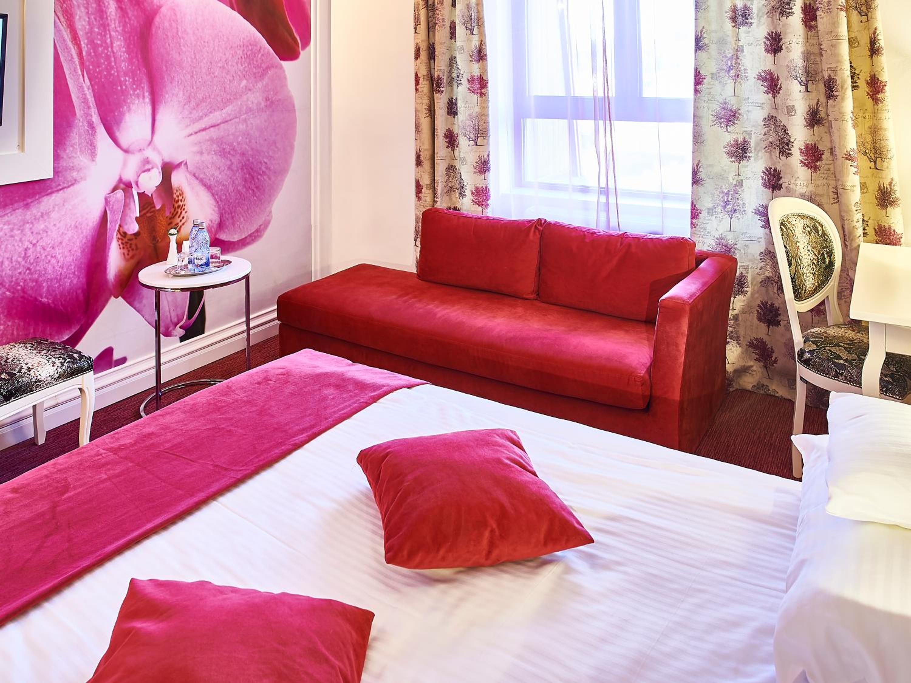 Deluxe Double Room with Sofa - Photo 6