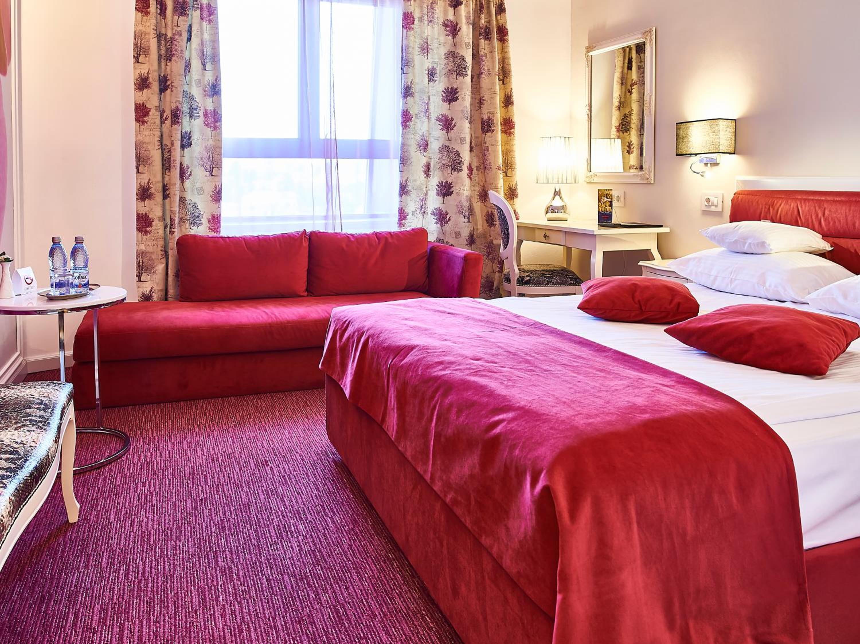 Deluxe Double Room with Sofa - Photo 1