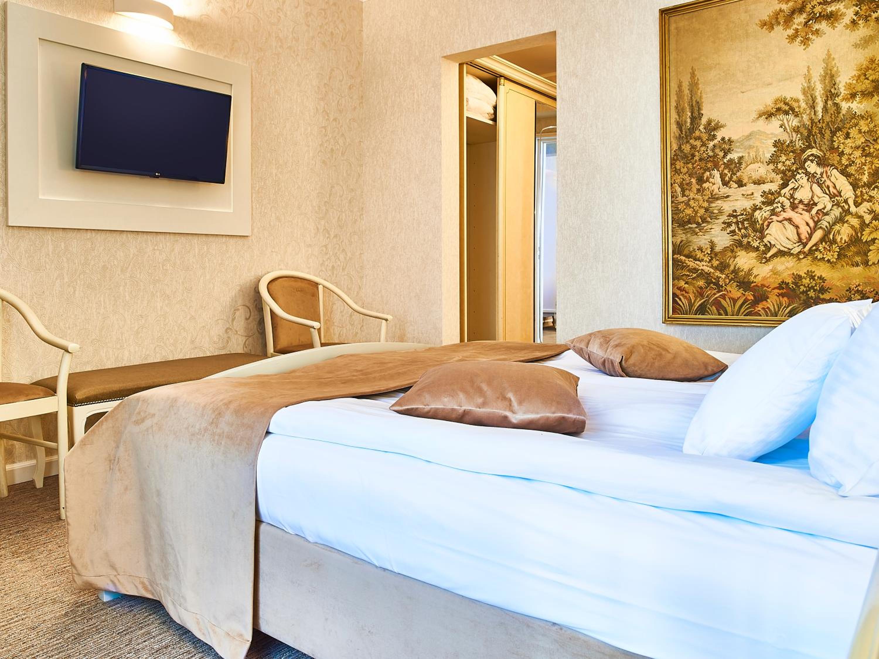 Standard Suite - Photo 2