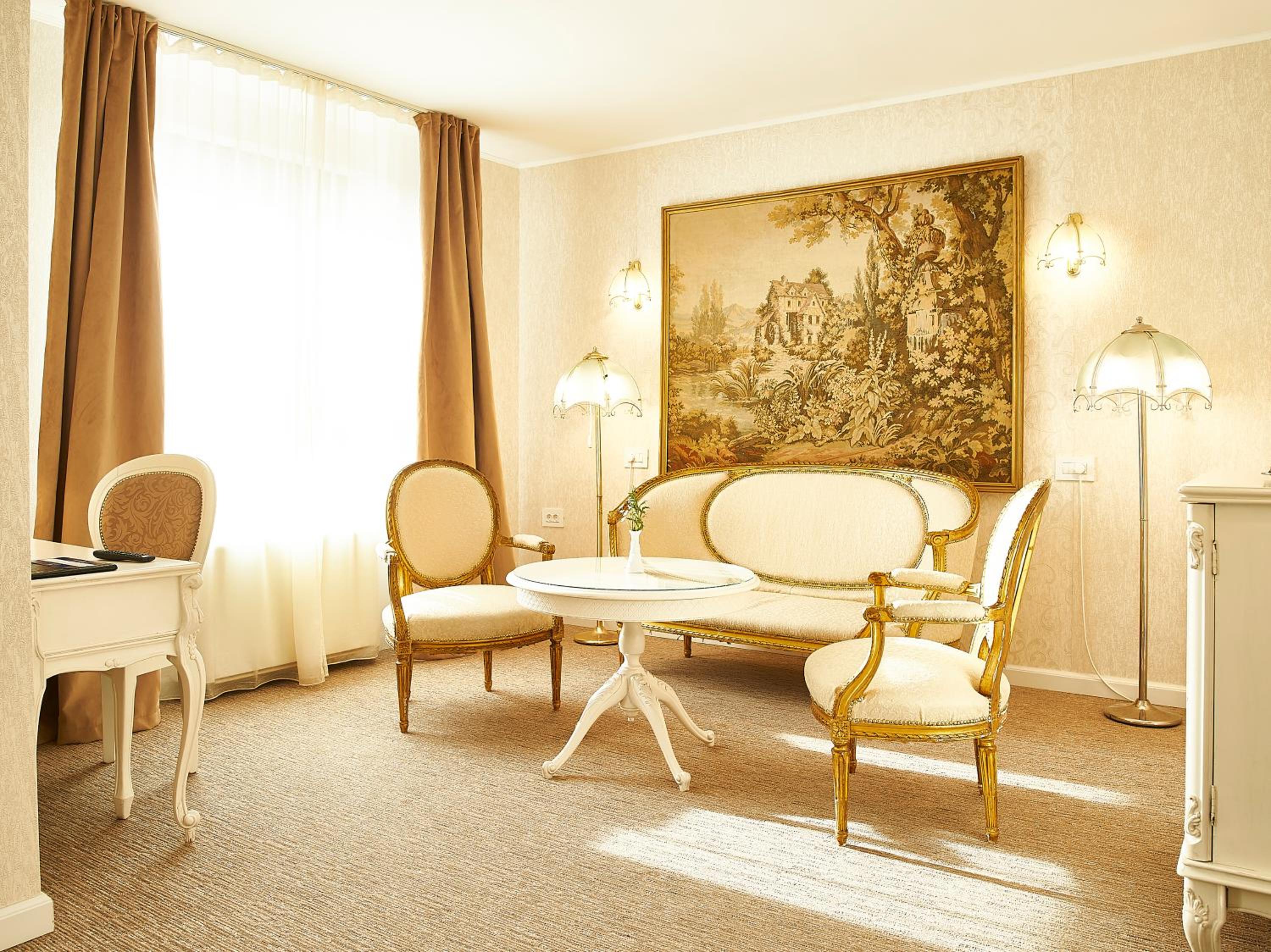 Standard Suite - Photo 3