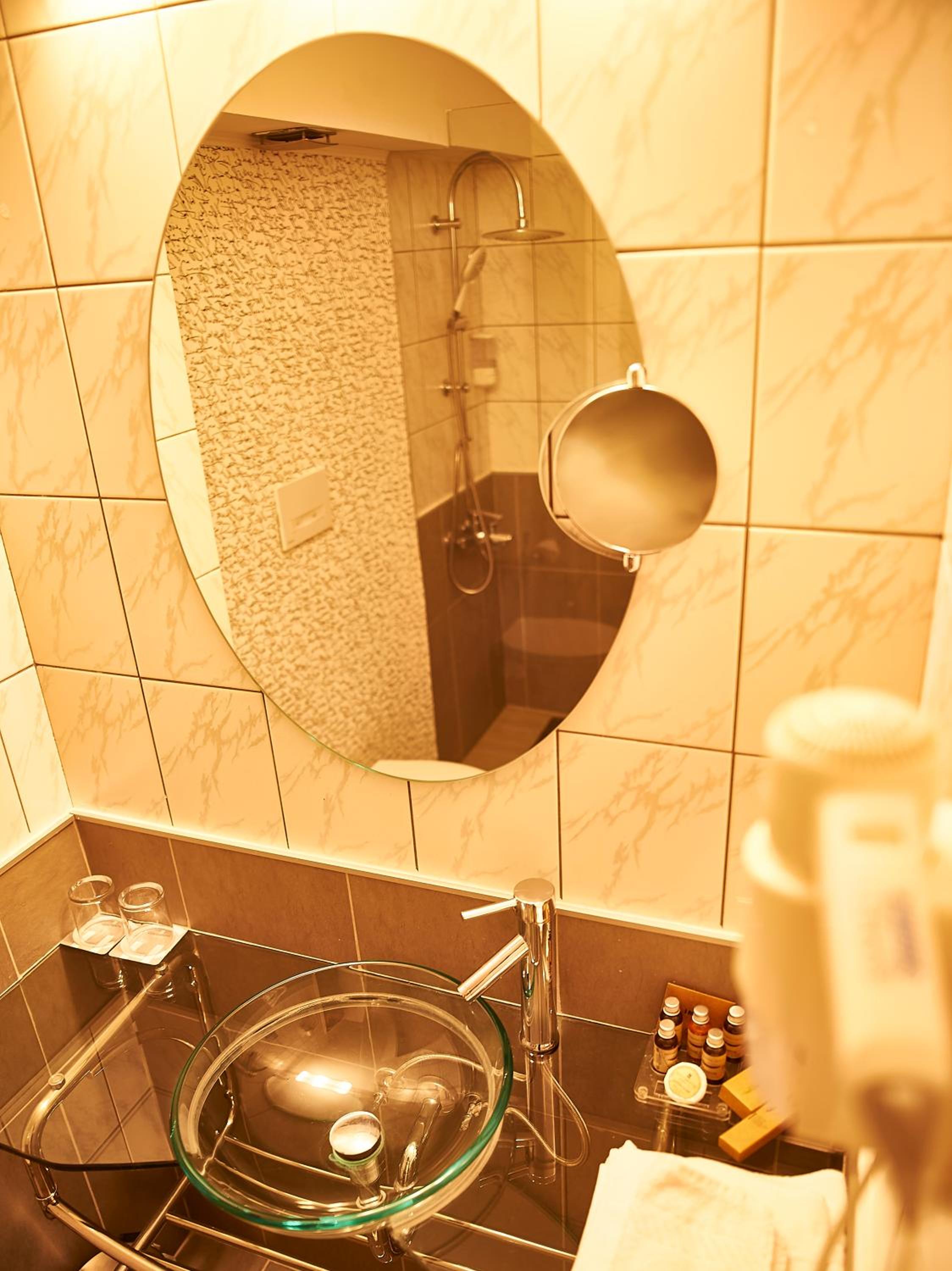 Standard Suite - Photo 7