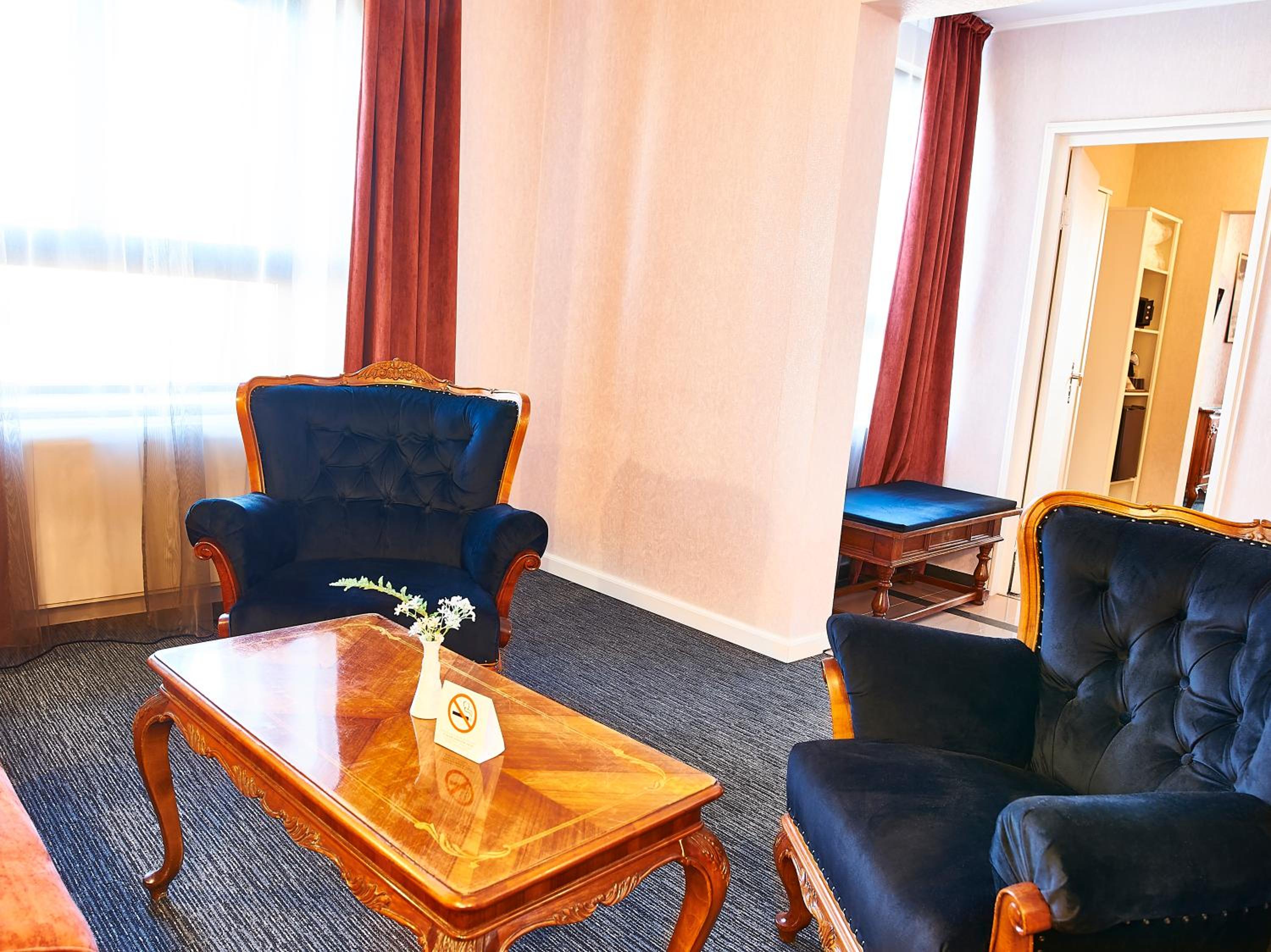 Standard Suite - Photo 9
