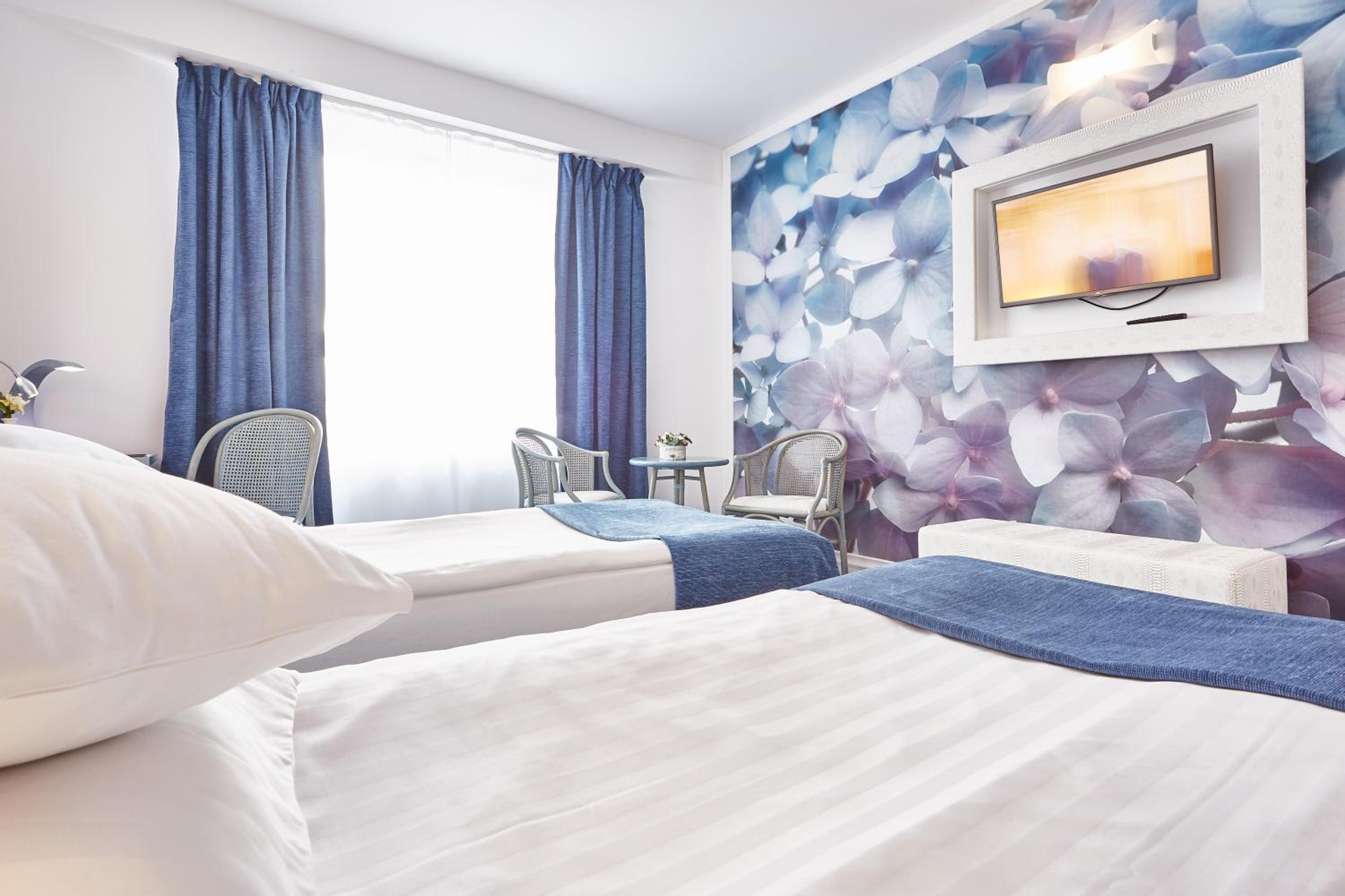 Standard Twin Room - Photo 2