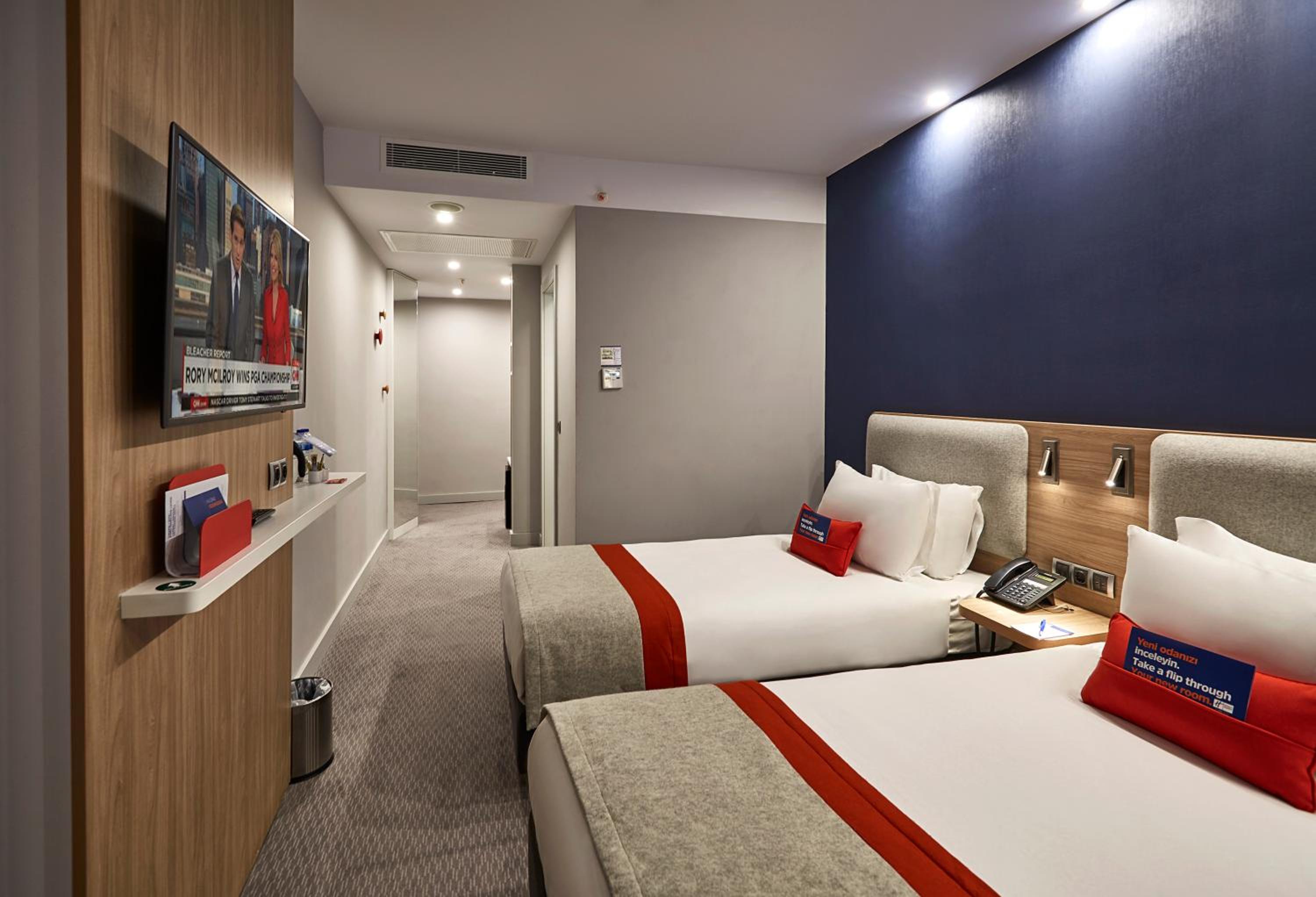Standard Twin Room with Sofa Bed and Free Breakfast photo 2