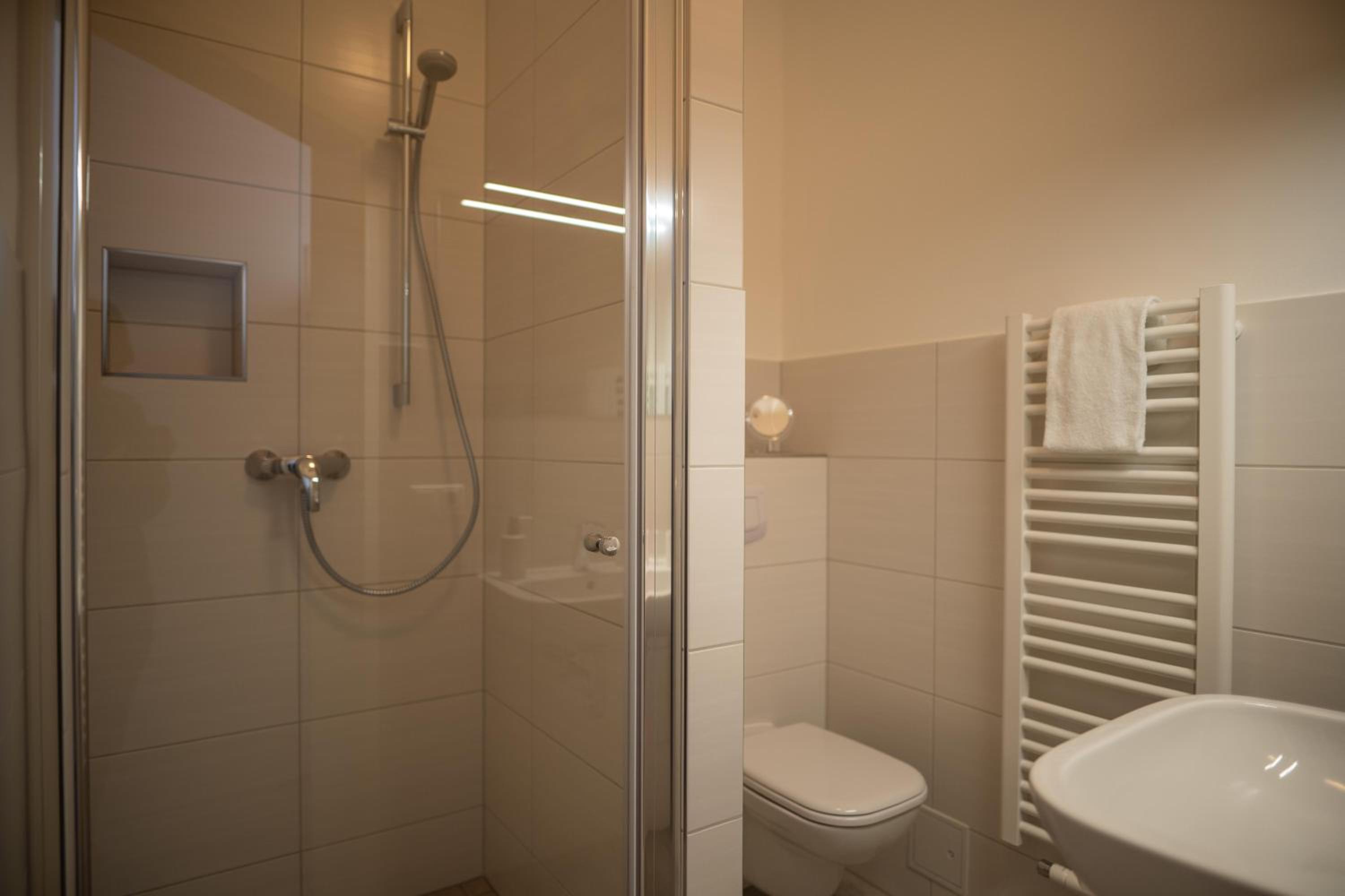 Double Room thumbnail 6