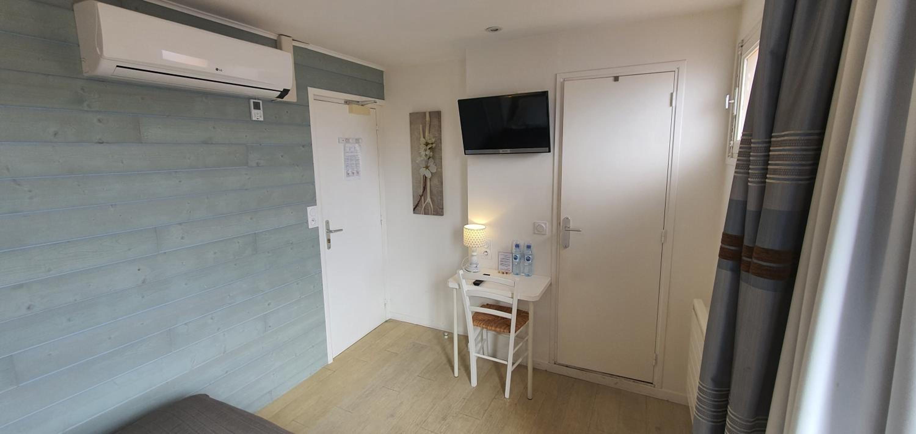 Twin Room - Photo 3