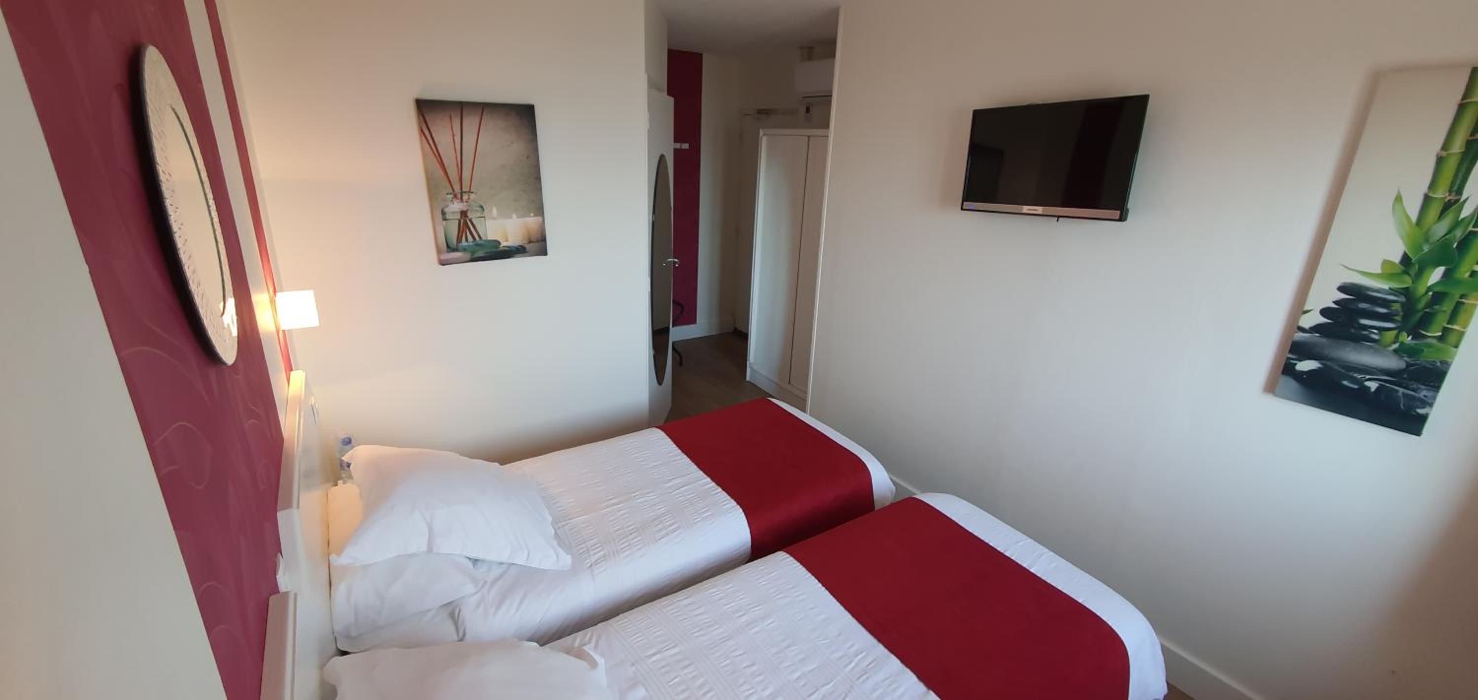 Twin Room - Photo 6