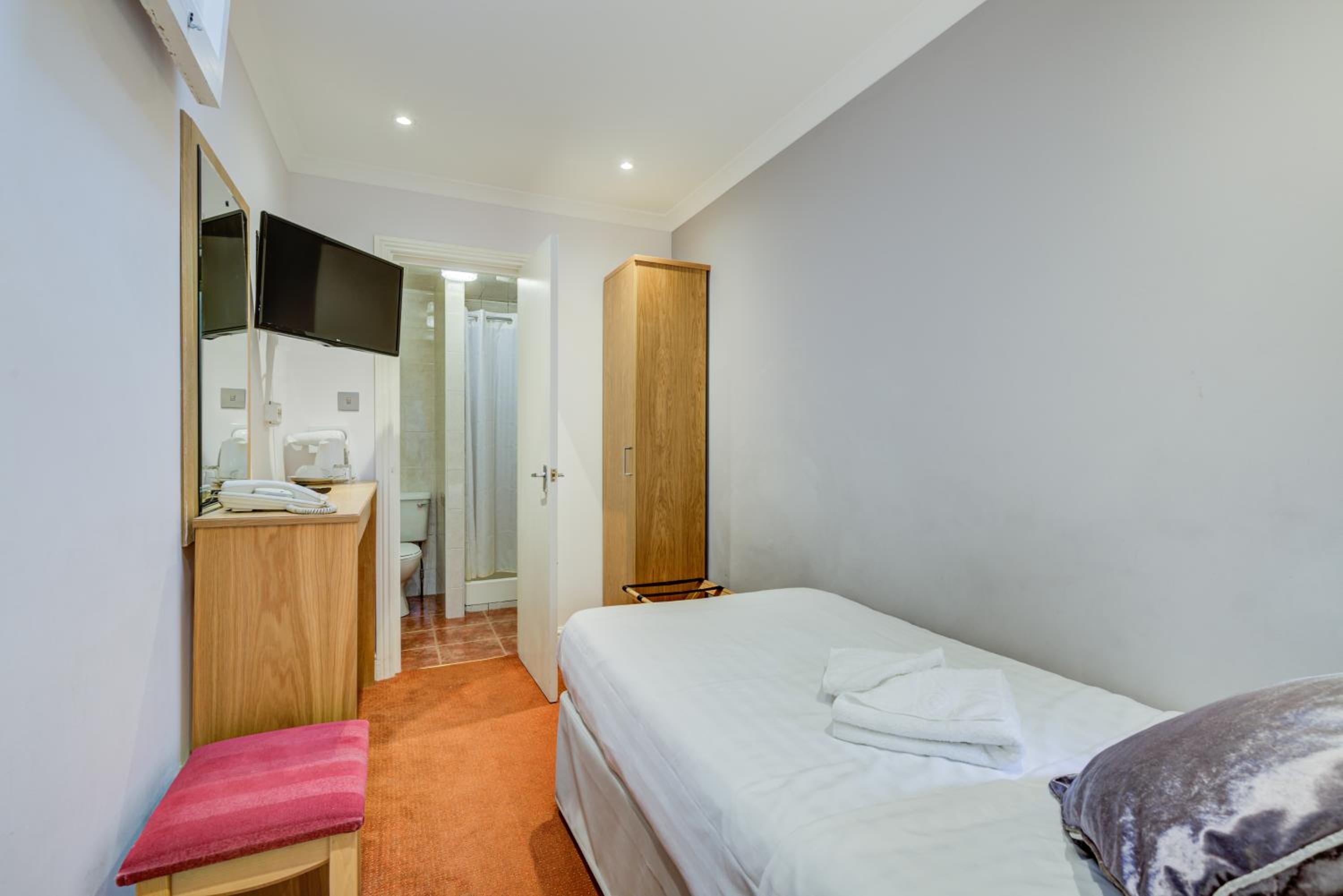 Single Room photo 3