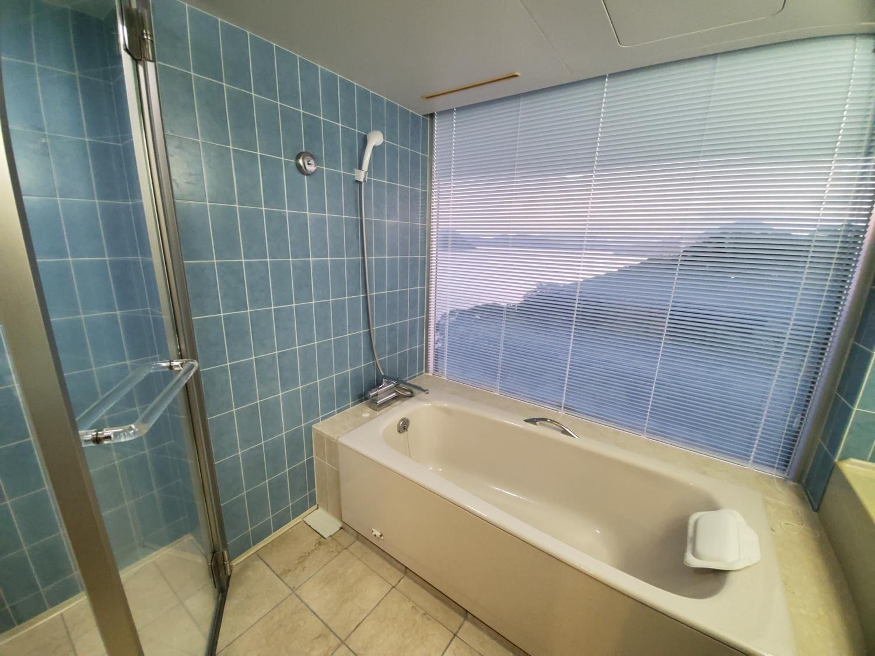 G7 Club Floor Luxury Room with View bath - Non-Smoking - Photo 4