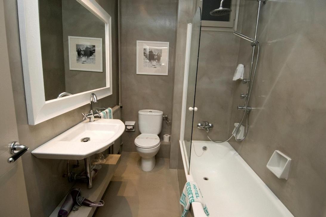 Quadruple Room (2 Adults + 2 Children) photo 2