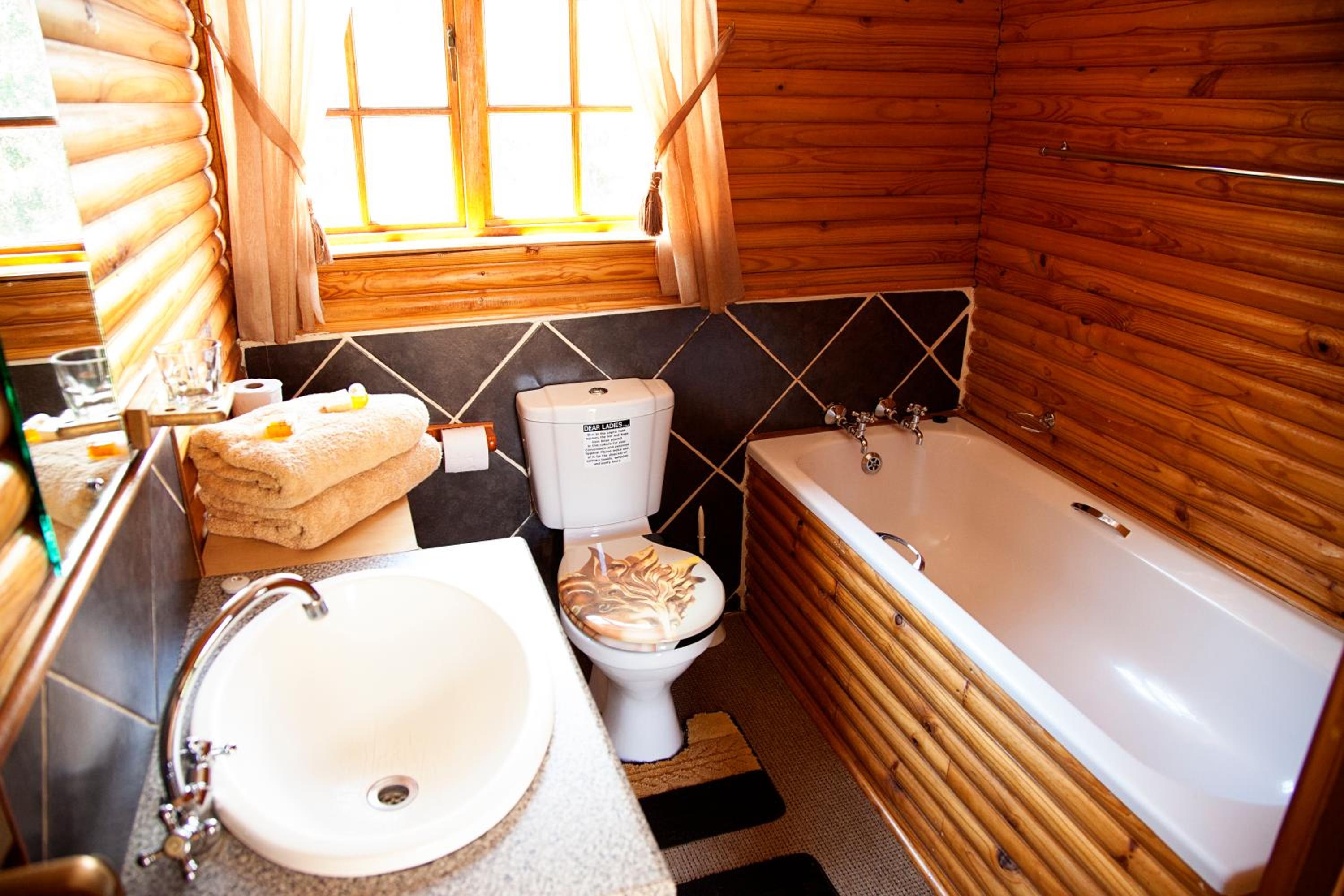 Double Room with Private Bathroom - Photo 2