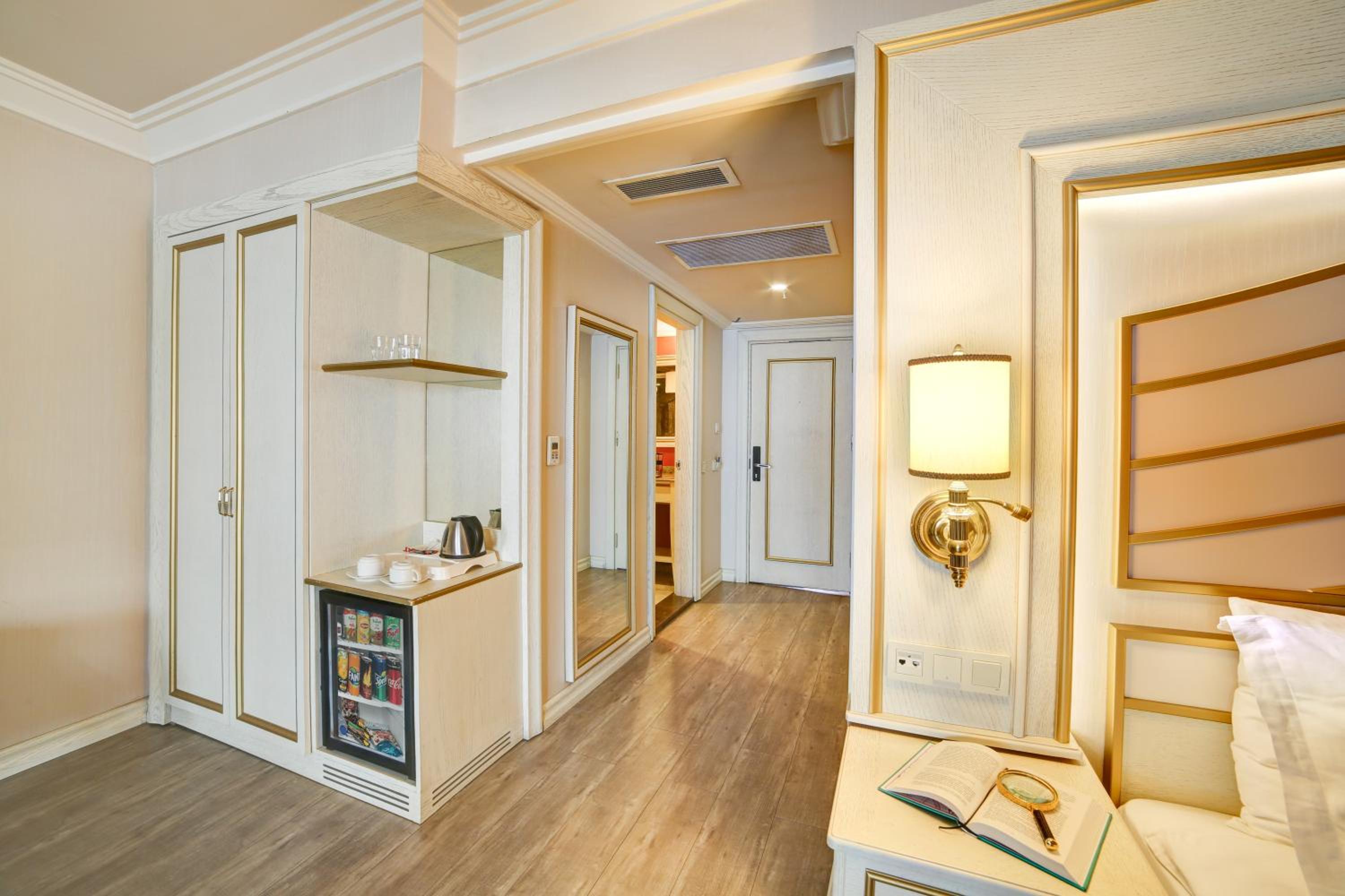 Deluxe Double or Twin Room with Balcony photo 3