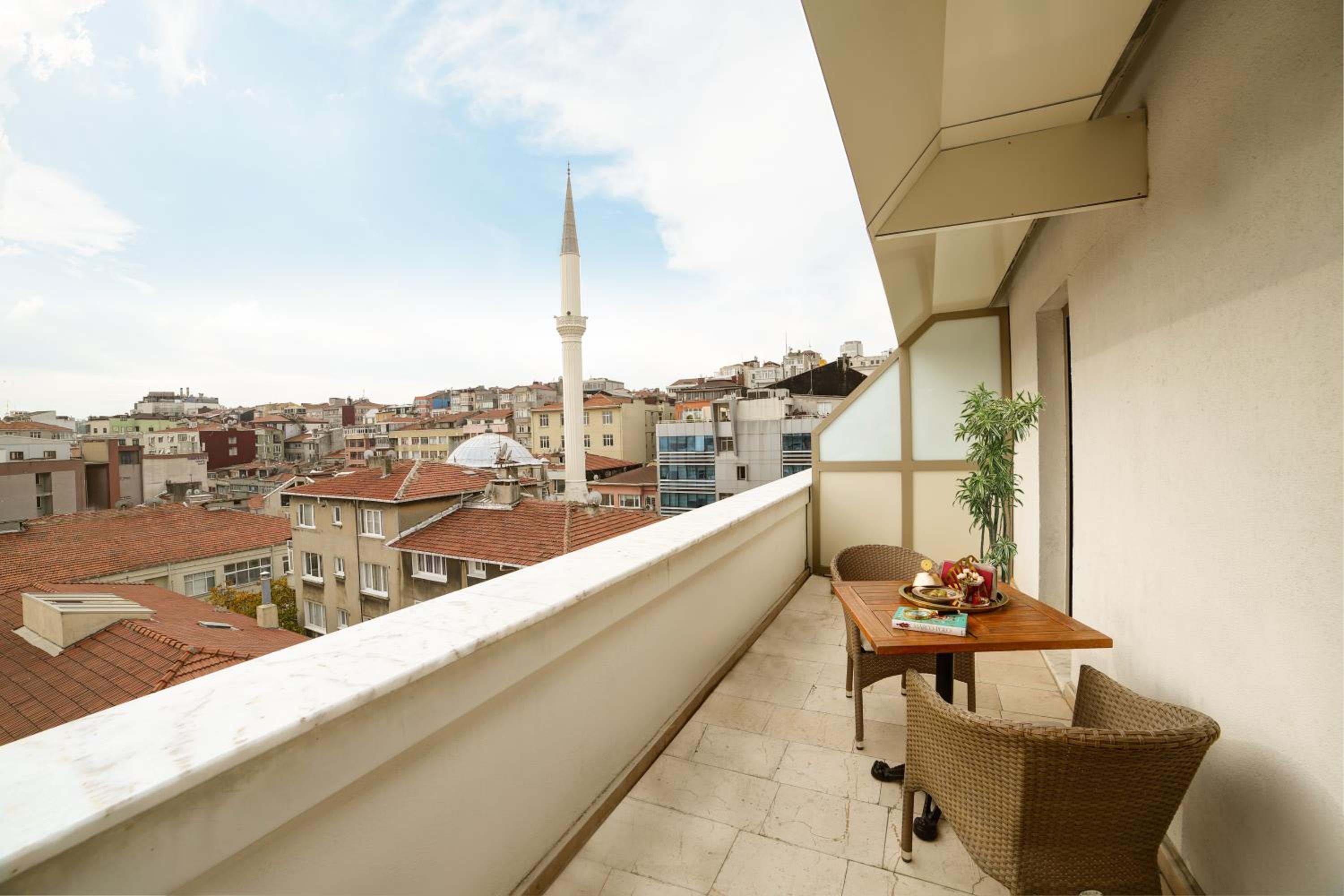Deluxe Double or Twin Room with Balcony photo 2