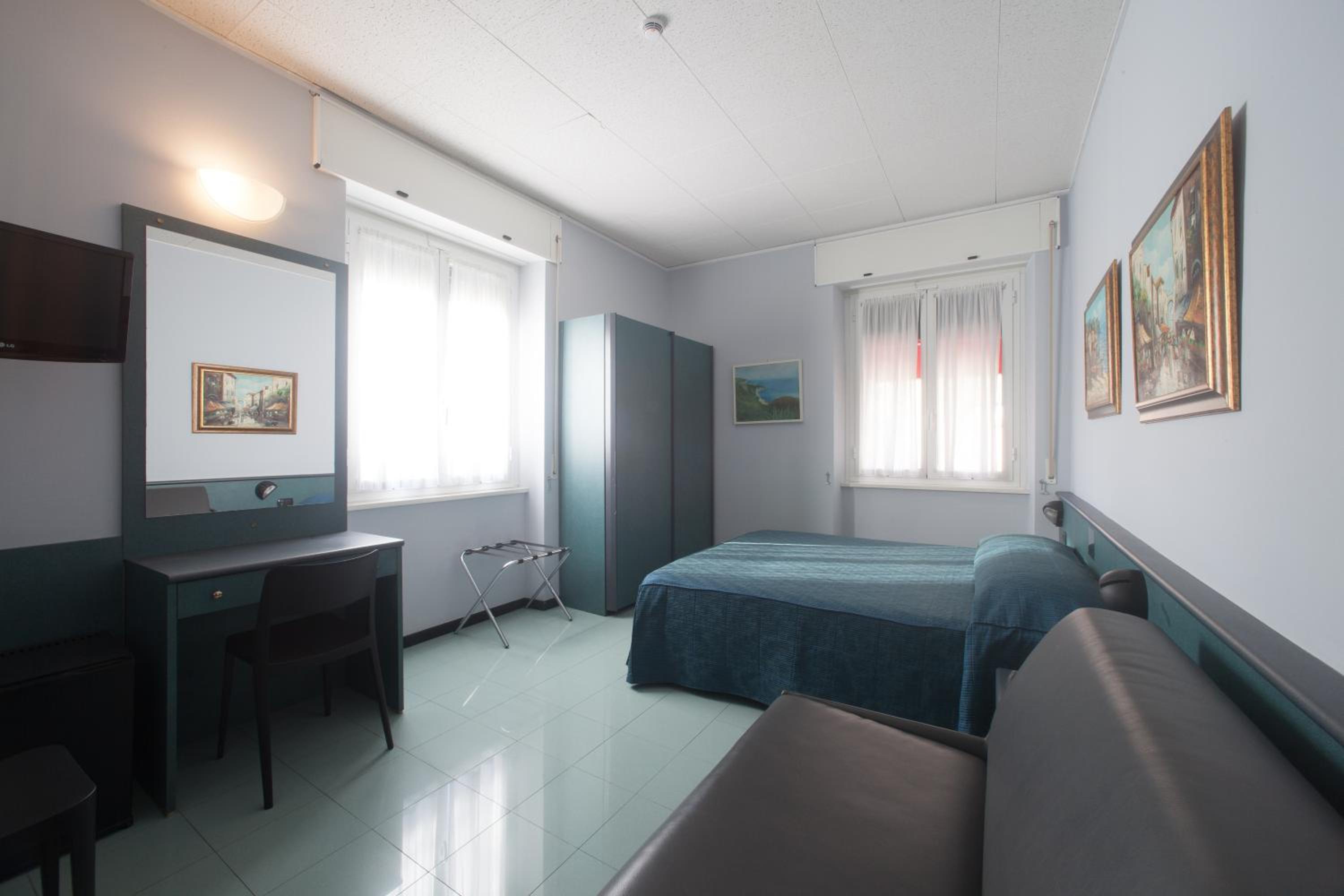 Double or Twin Room - Photo 4