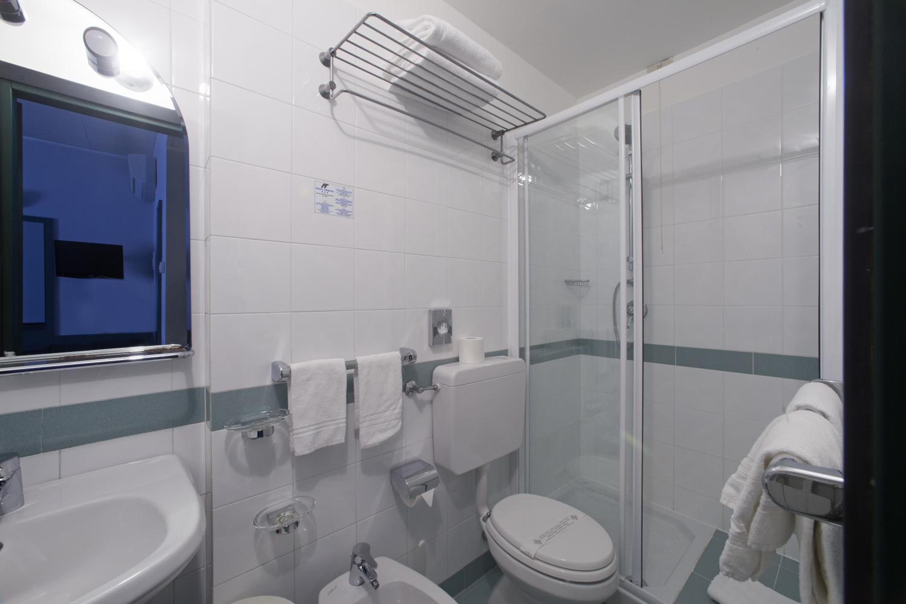 Double or Twin Room - Photo 5