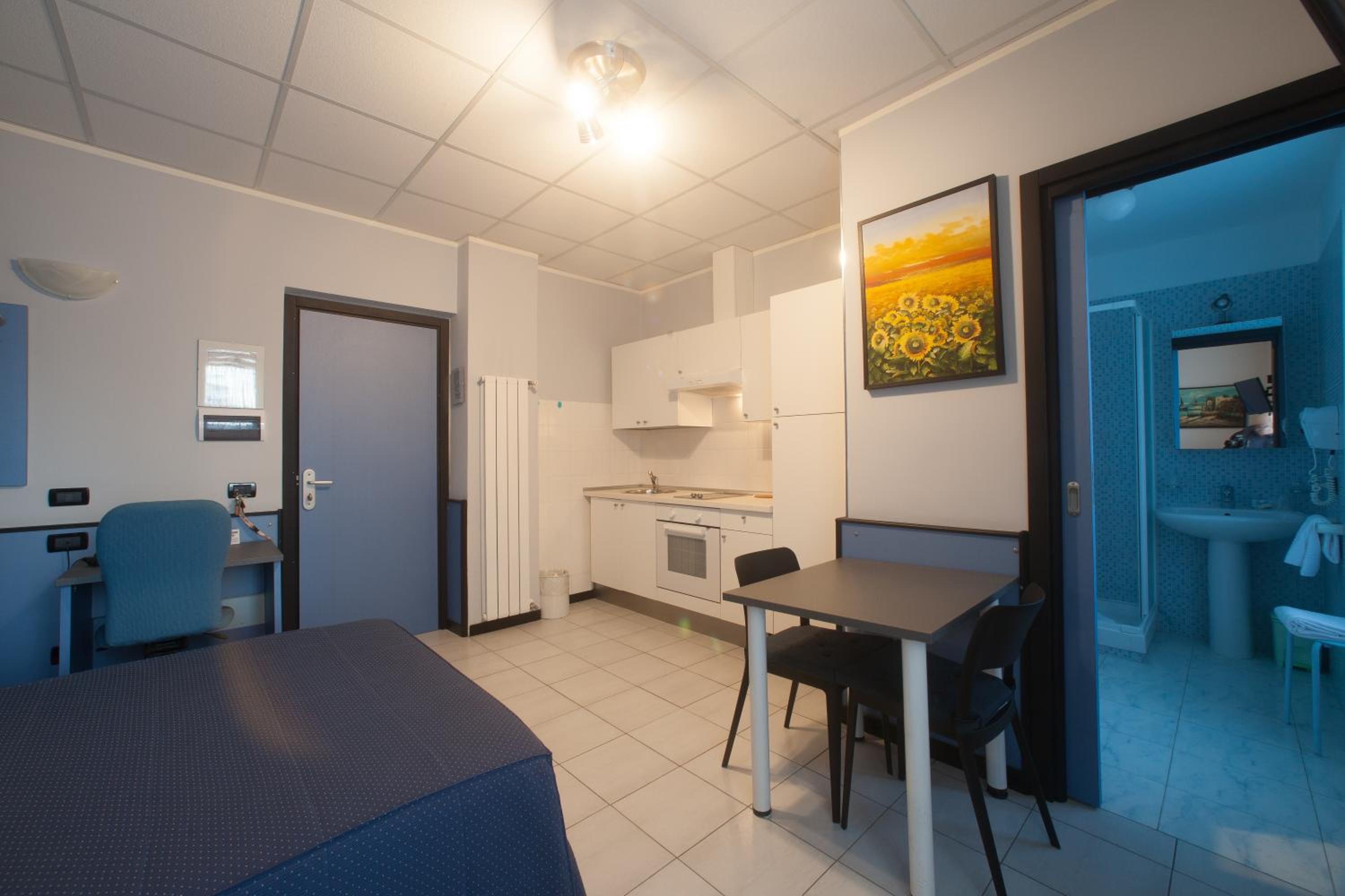 Queen Room with Kitchenette - Annex photo 2