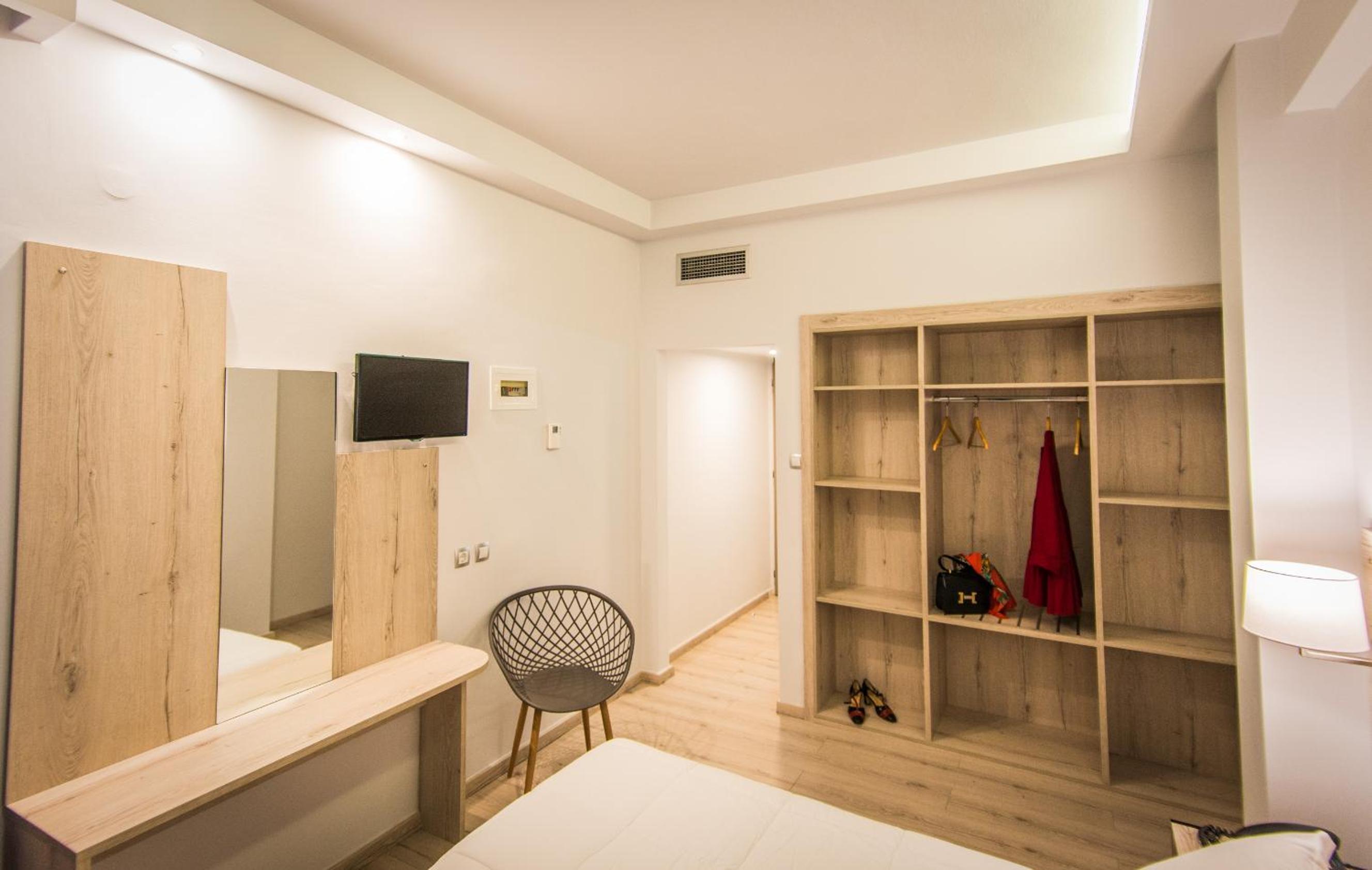 Double or Twin Room - Photo 6