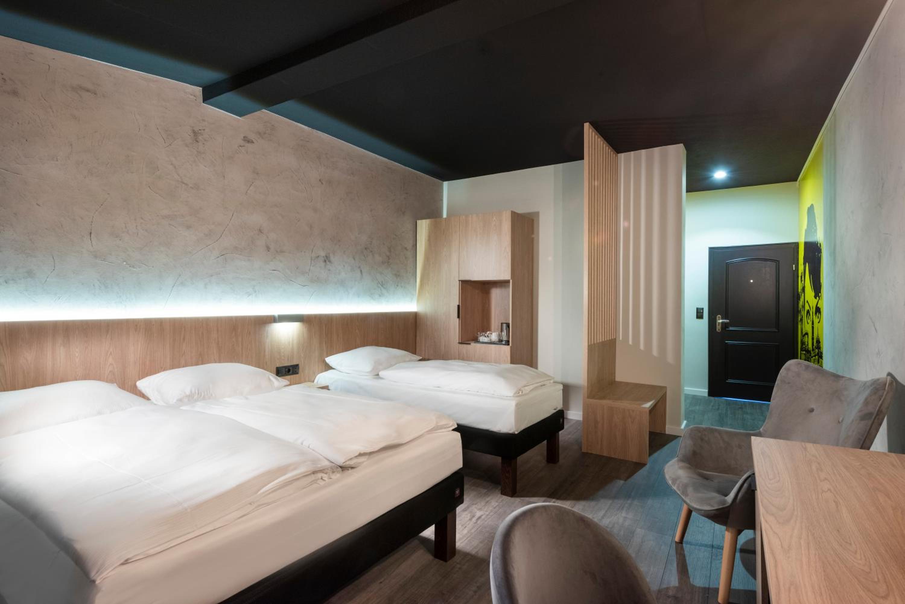 Triple Room (Double Bed + Single Bed) - Photo 2